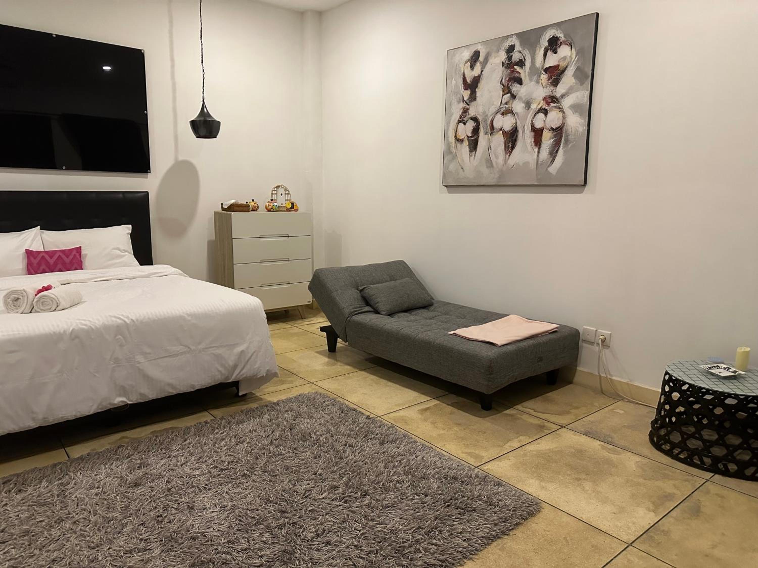 Queen Room With Pool View photo 3