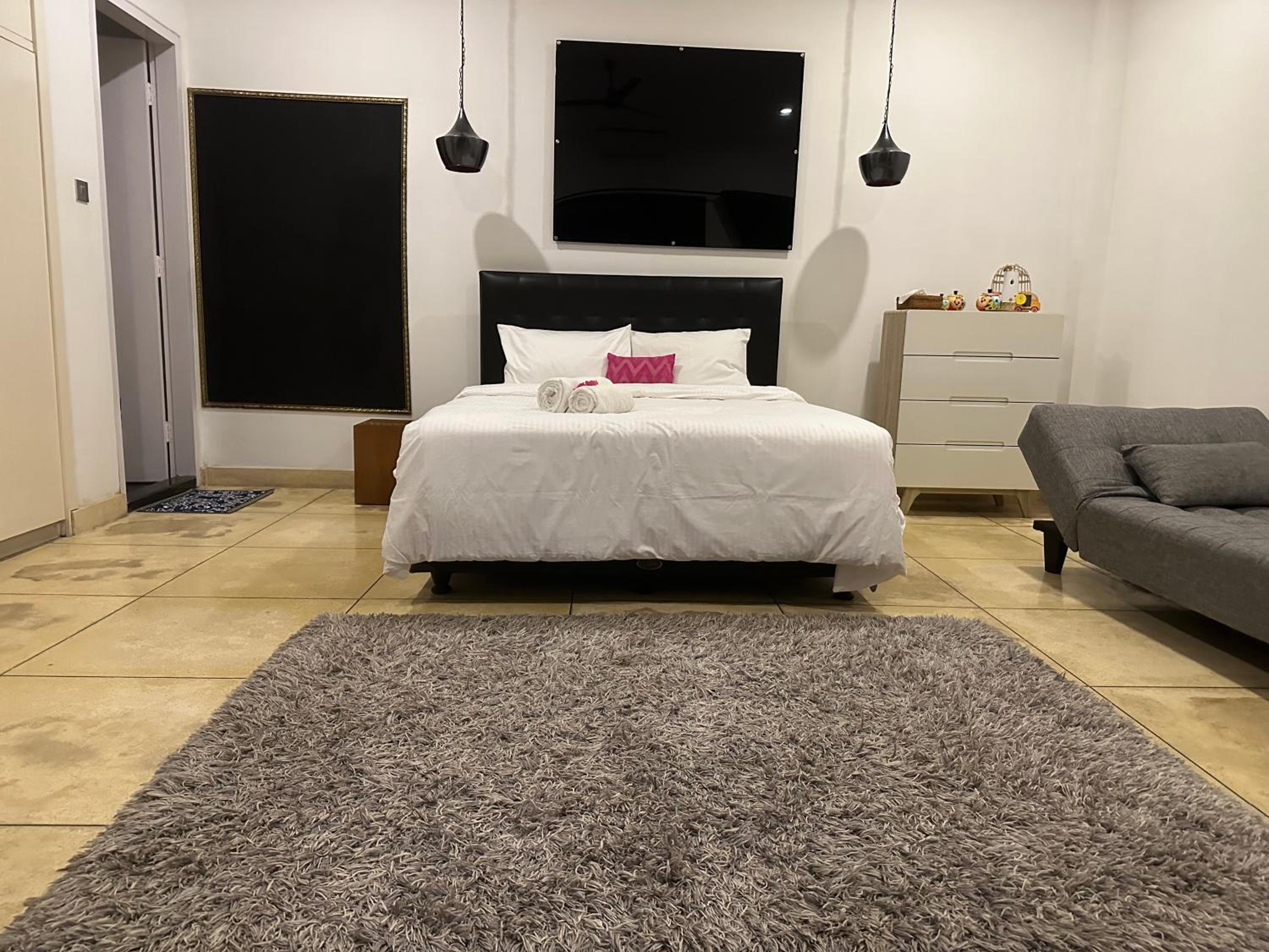 Queen Room With Pool View photo 2