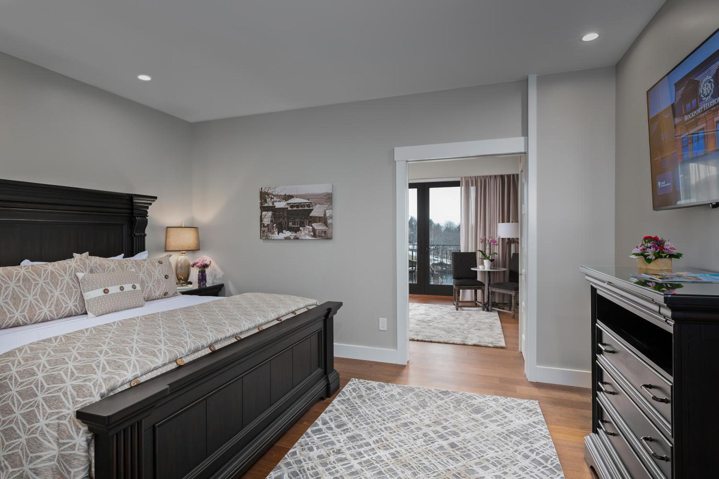 Shoreline Suite - King Bed