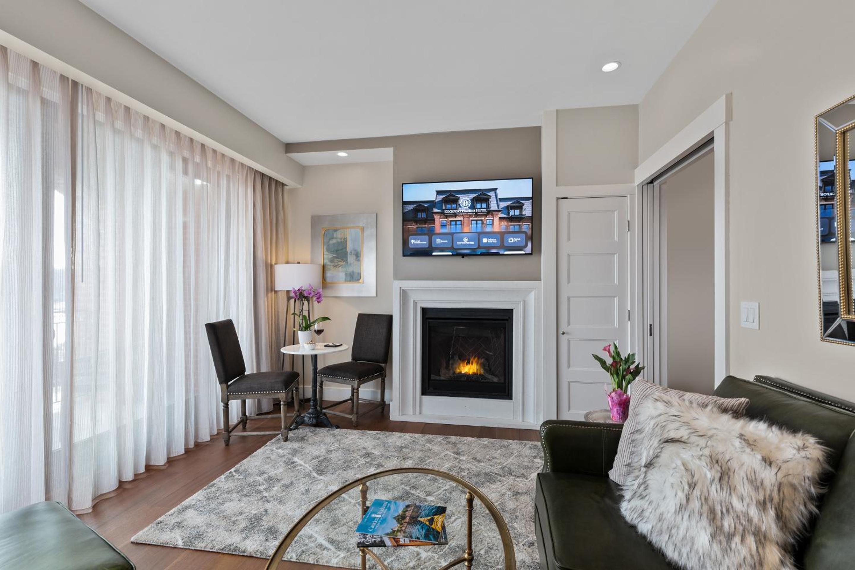 Shoreline Suite - King Bed photo 3