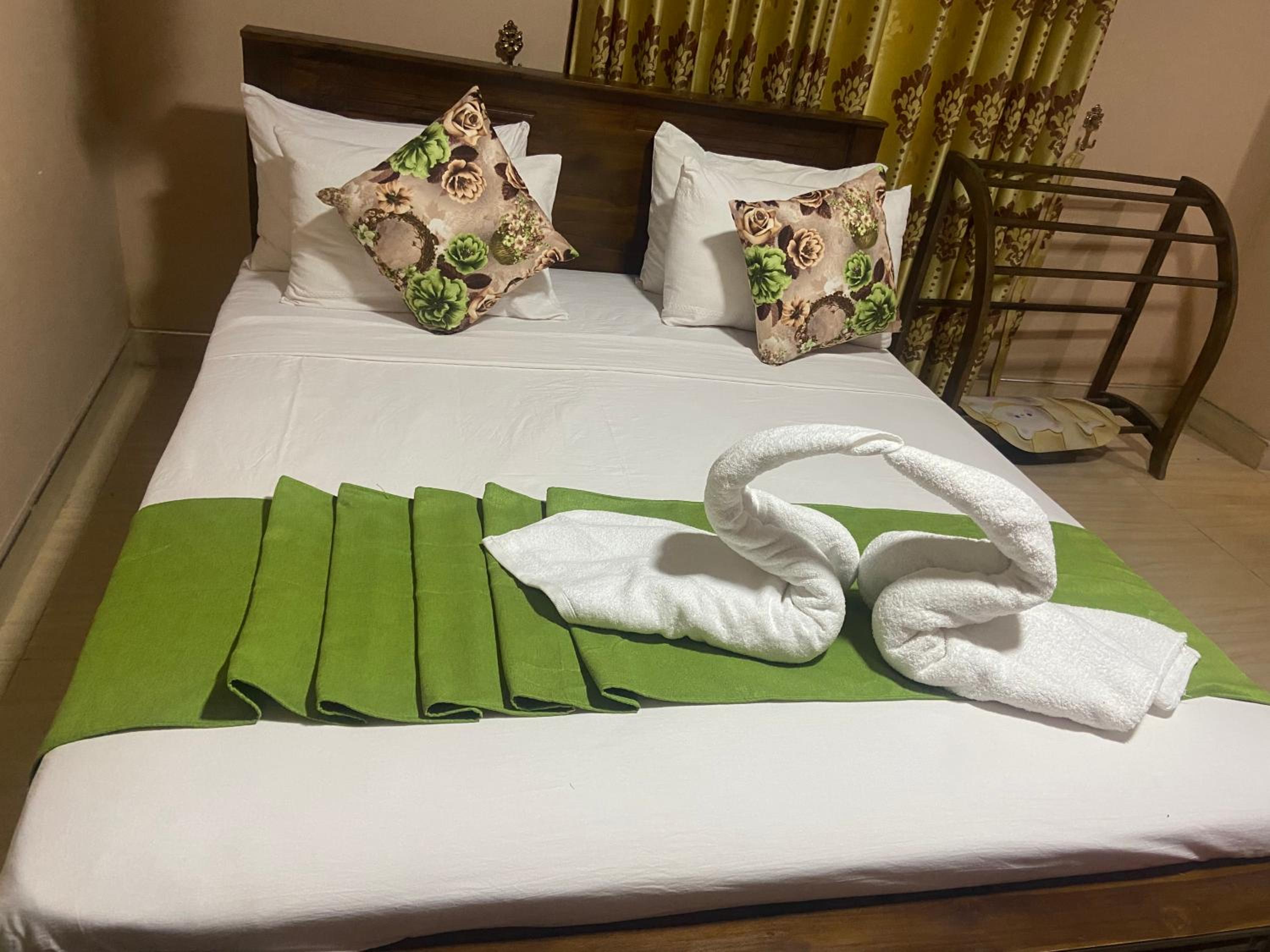 Standard Queen Room