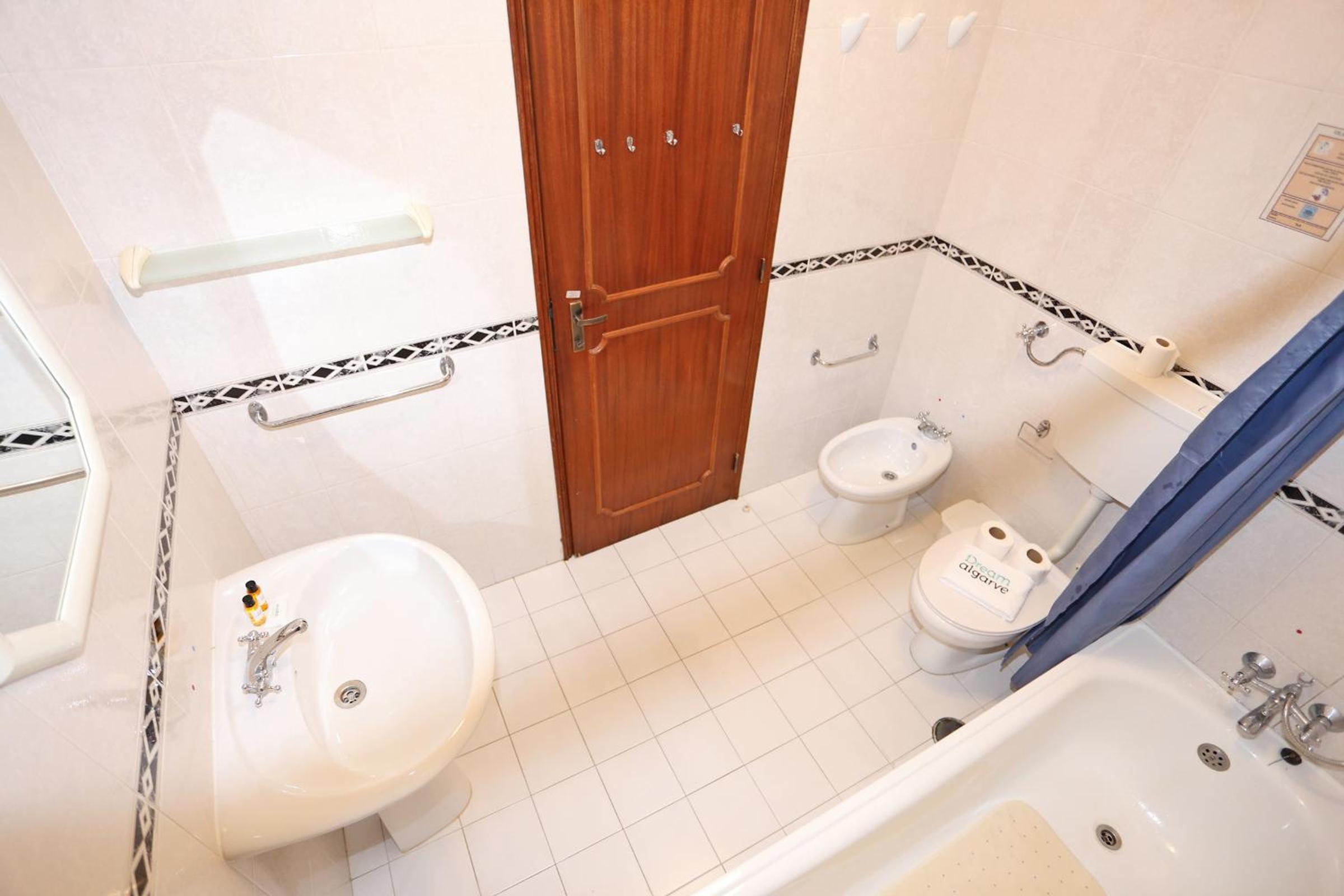 Two-Bedroom Apartment - Photo 3