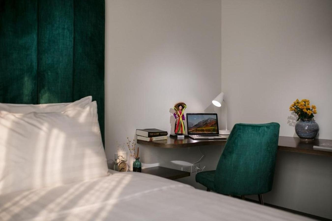 One Bedroom Luxury Suite with Balcony, Private Kitchen & Bathtub