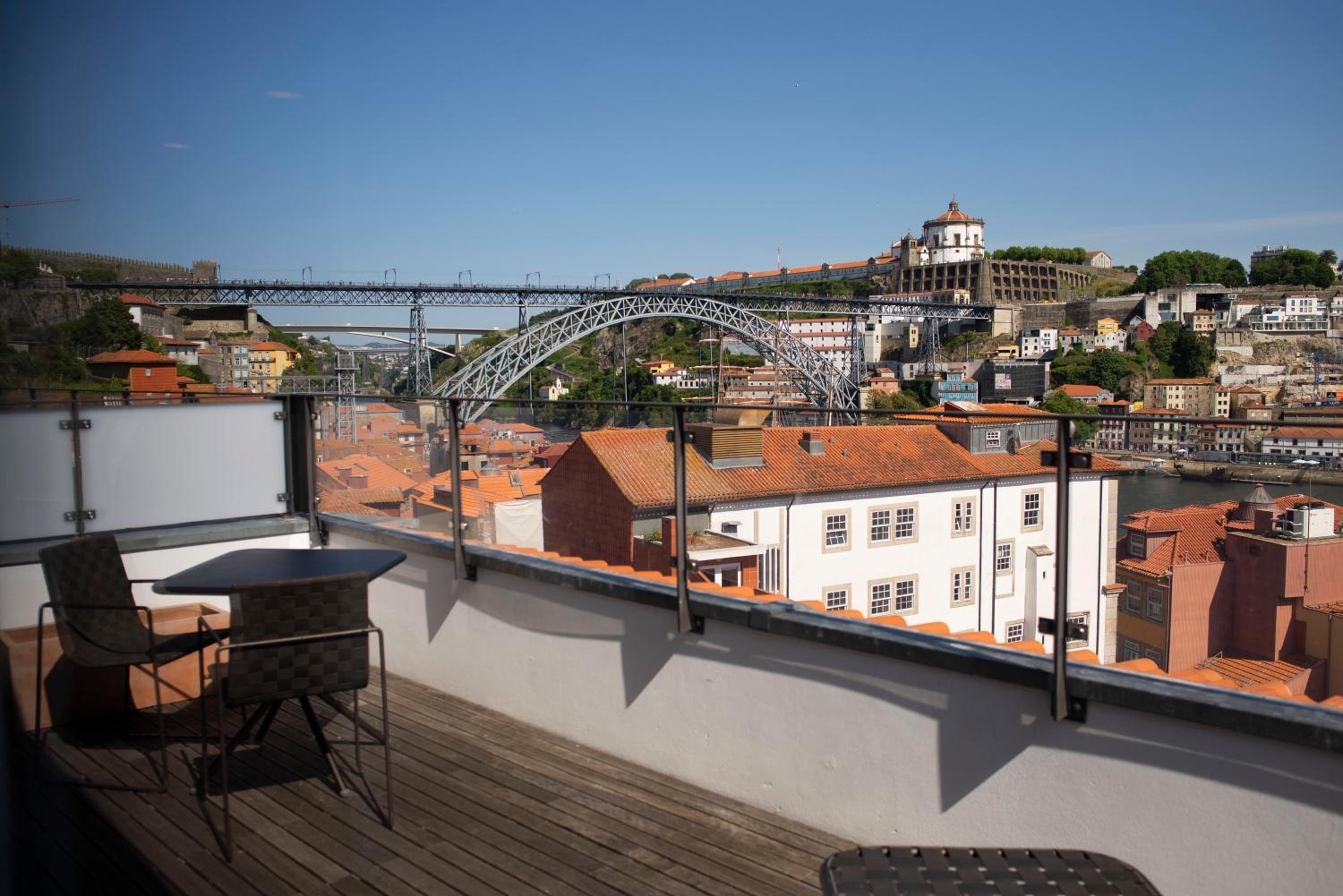 Quarto Duplo com Vista para o Rio e Terraço