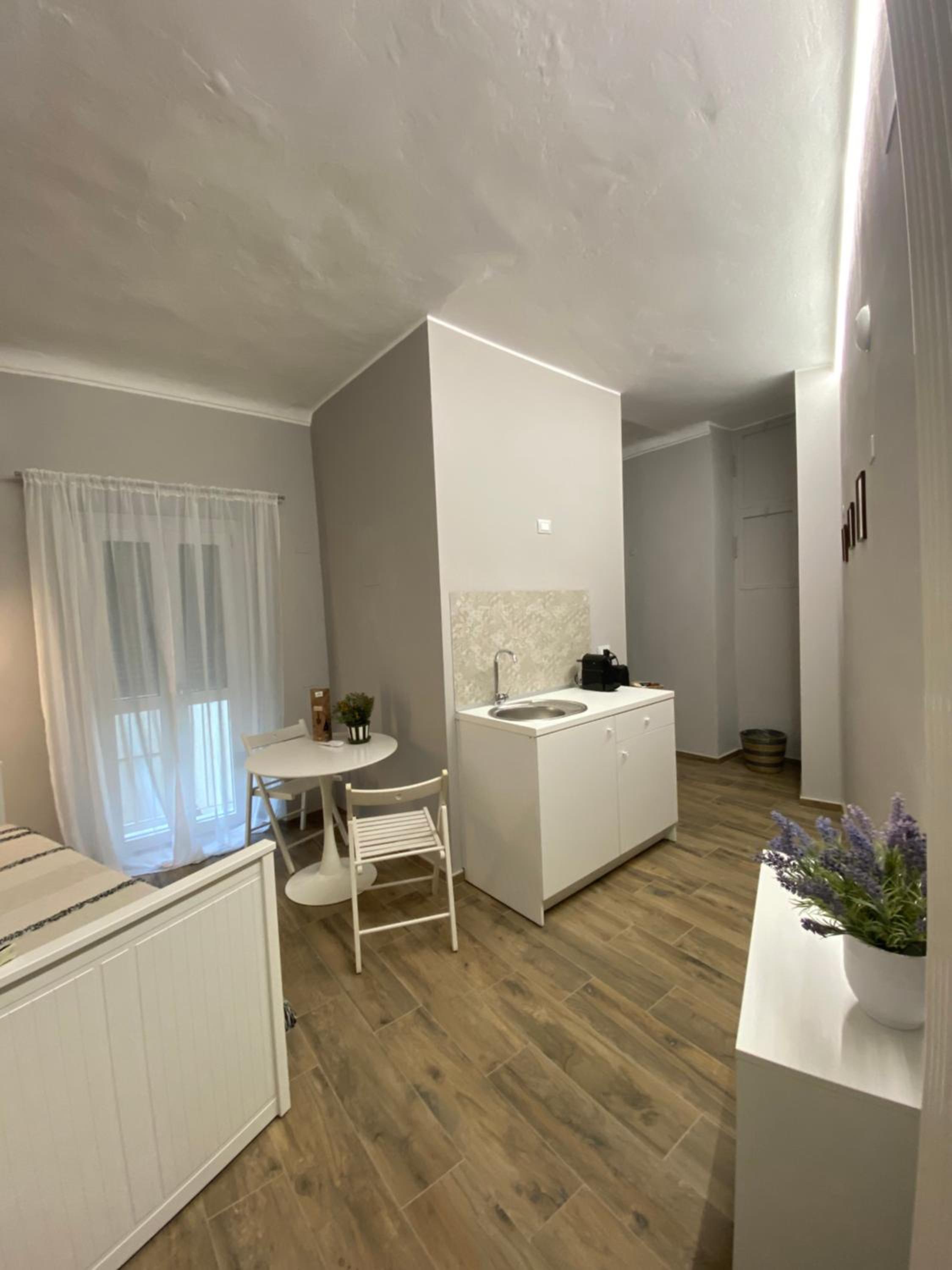 One-Bedroom Apartment photo 2