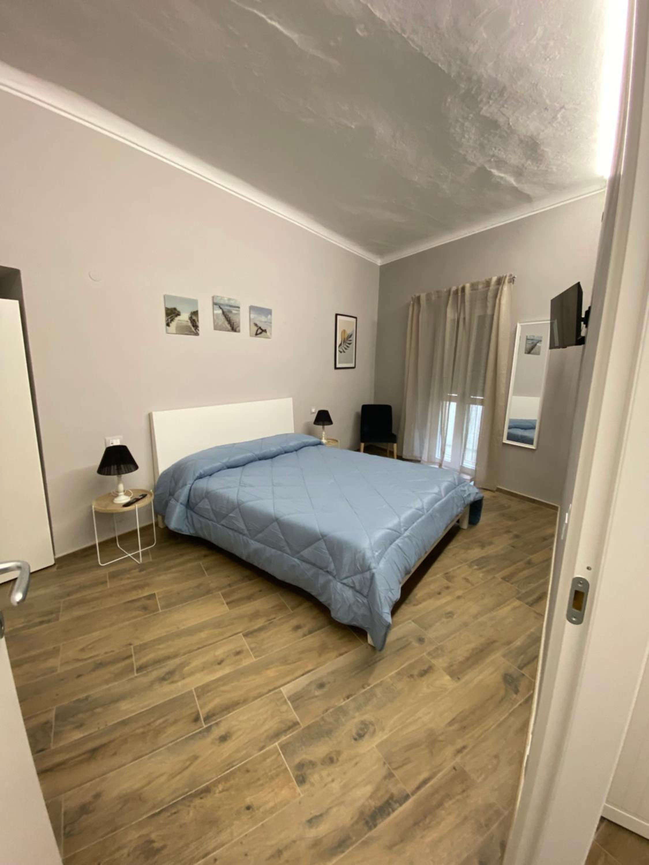 One-Bedroom Apartment photo 1