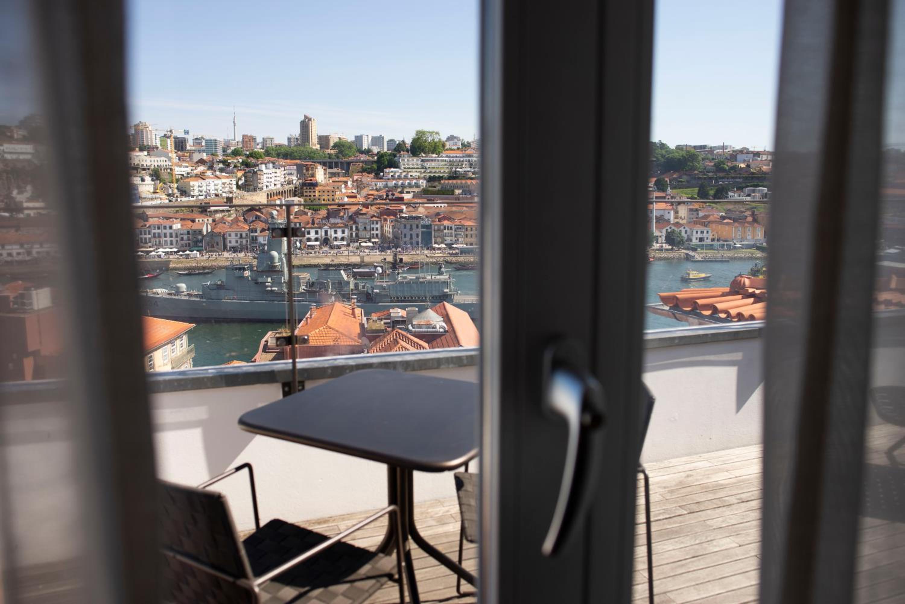 Deluxe Suite with River View and Terrace - Photo 7