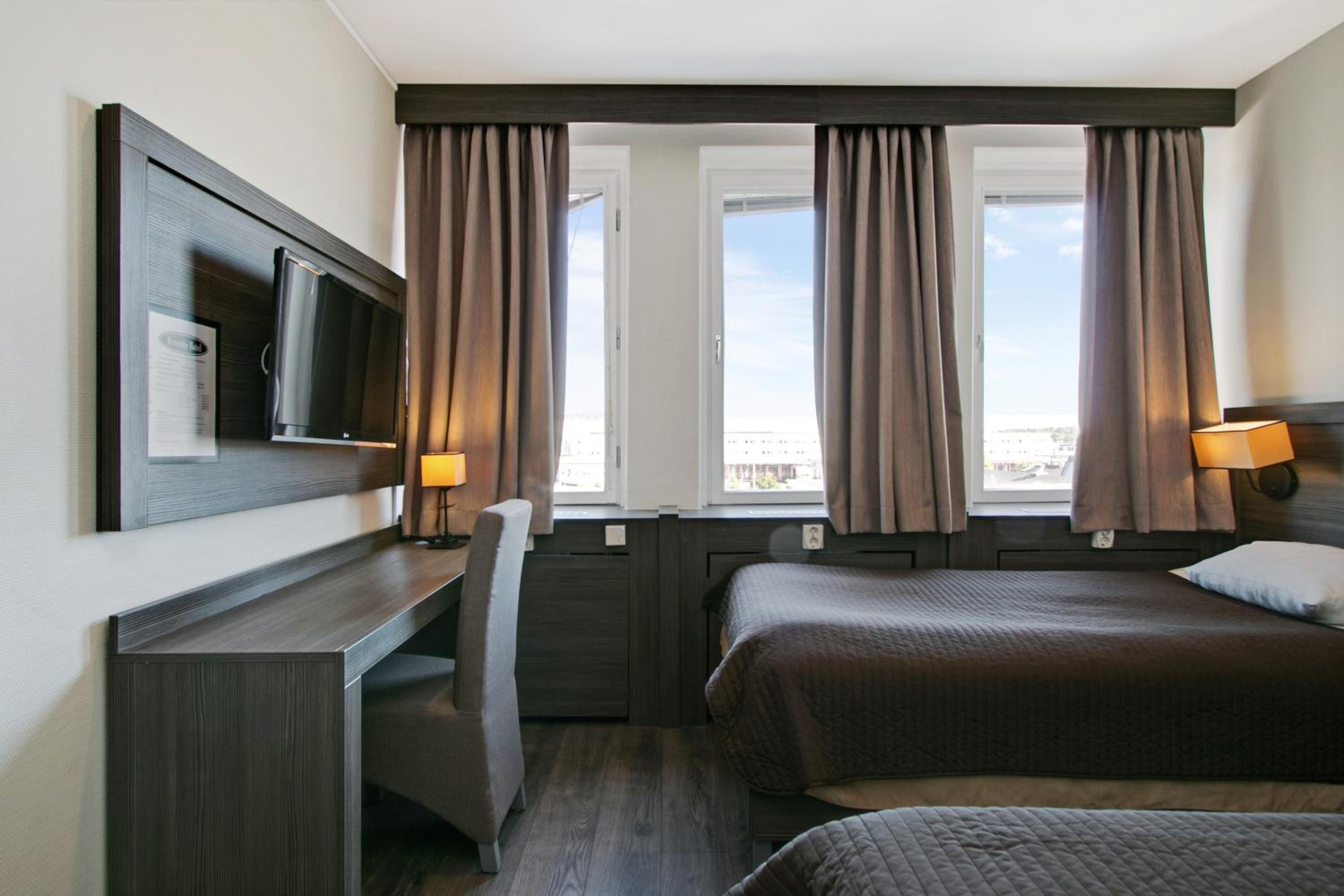 Twin Room - Photo 3