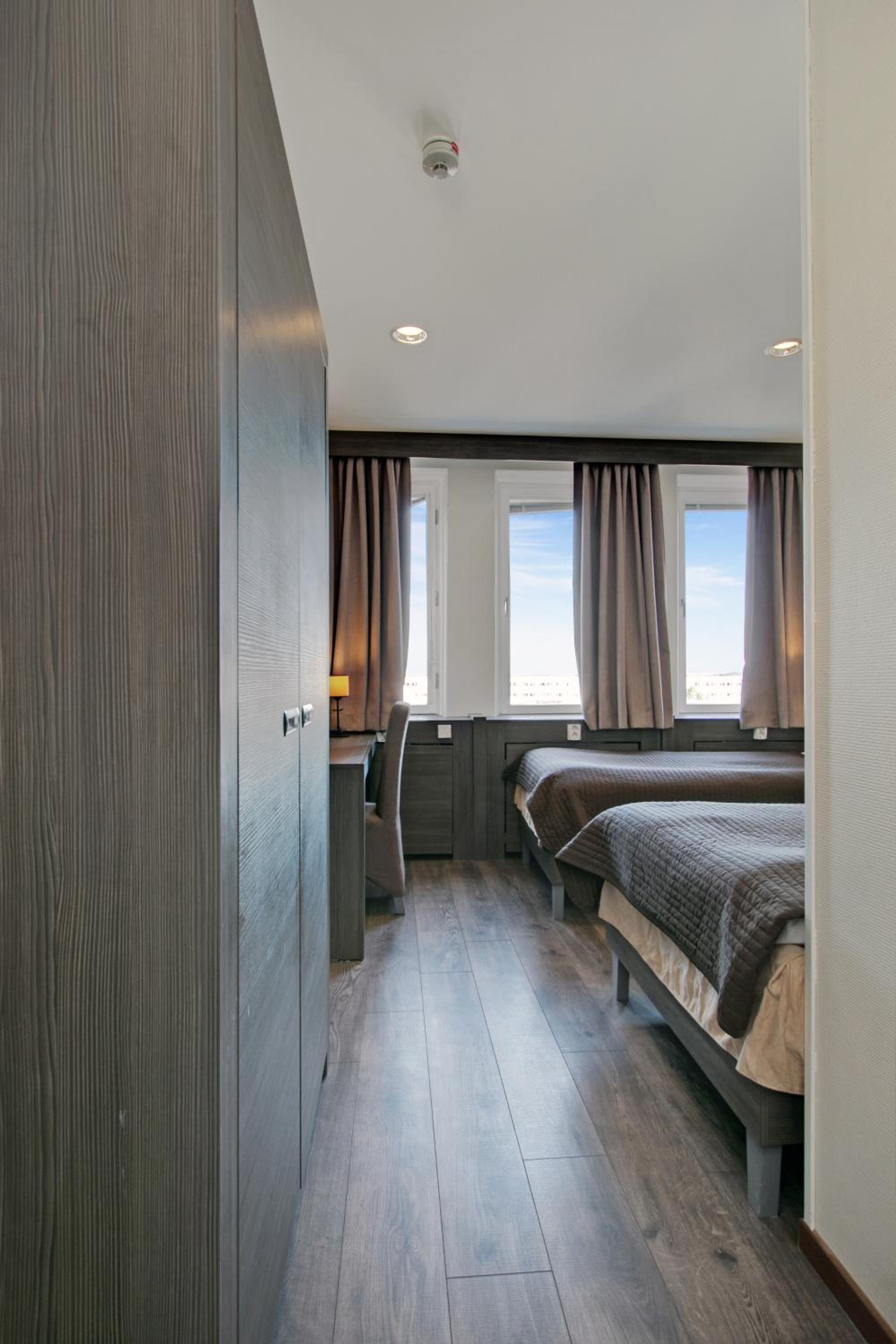 Twin Room - Photo 5