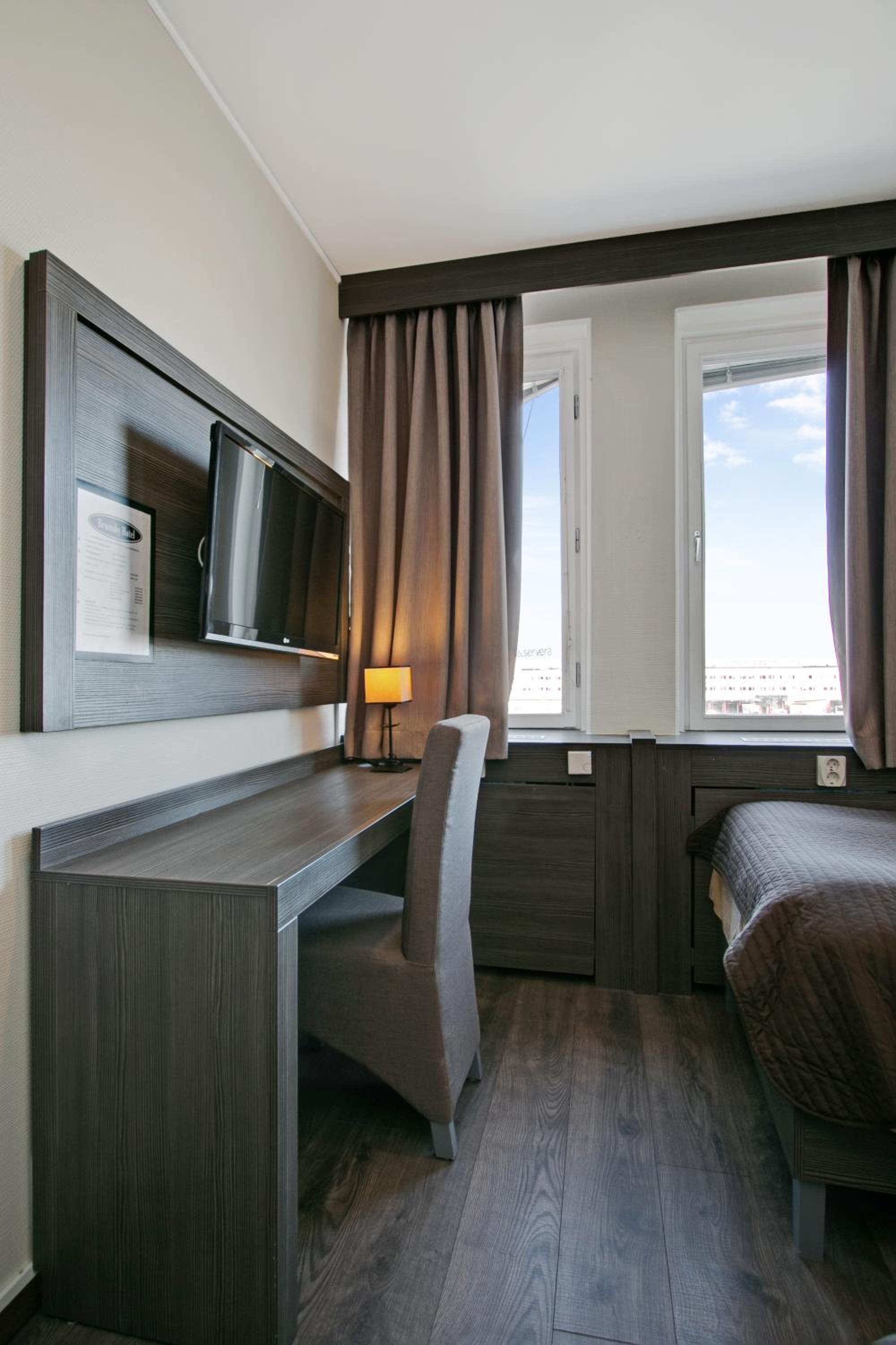 Twin Room - Photo 2