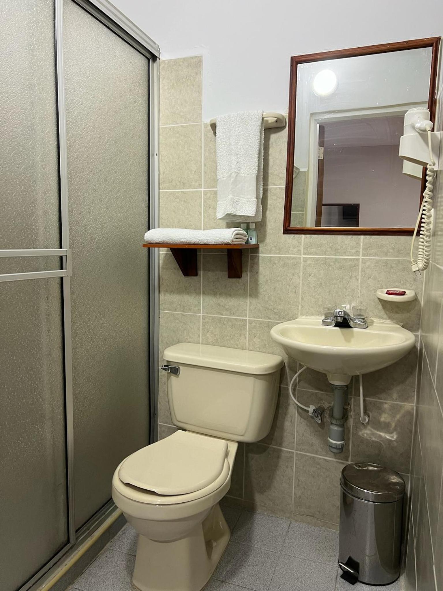 Double Room with Private Bathroom photo 3