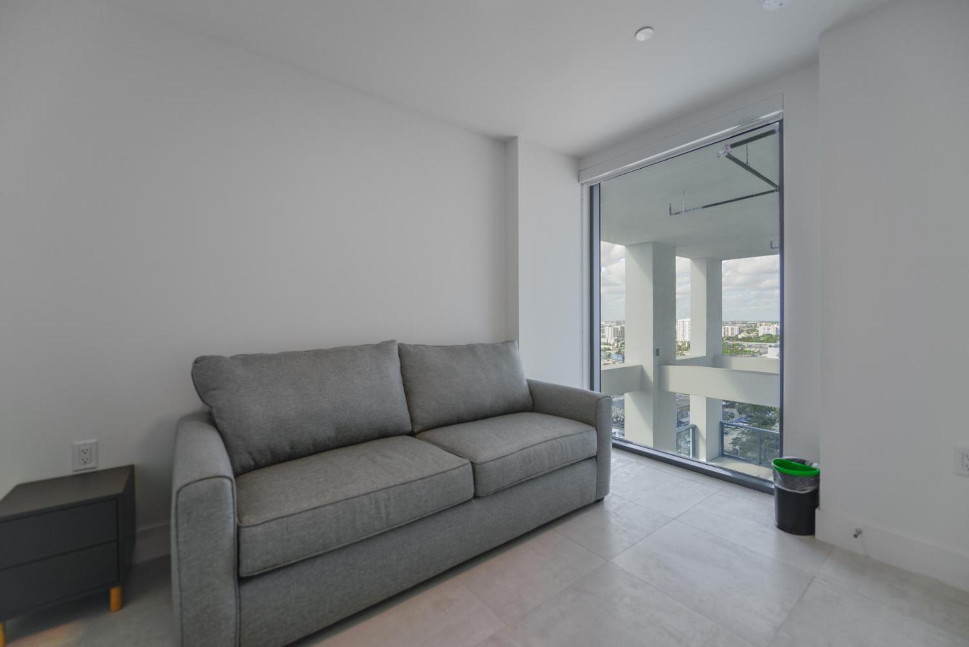 Three-Bedroom Apartment with View photo 2