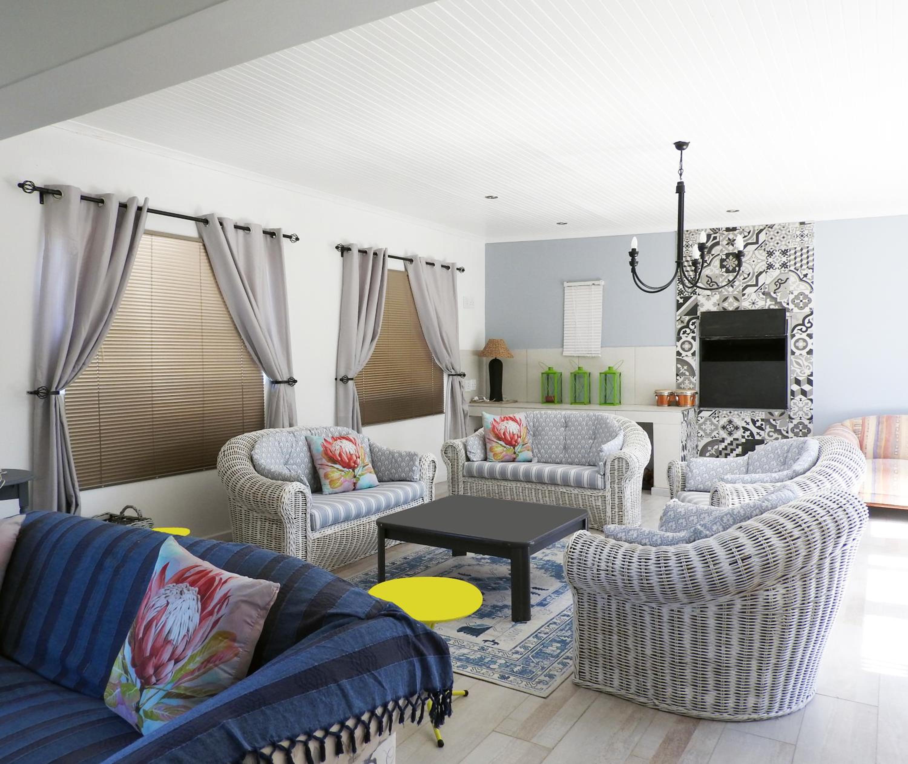 Three-Bedroom House photo 3