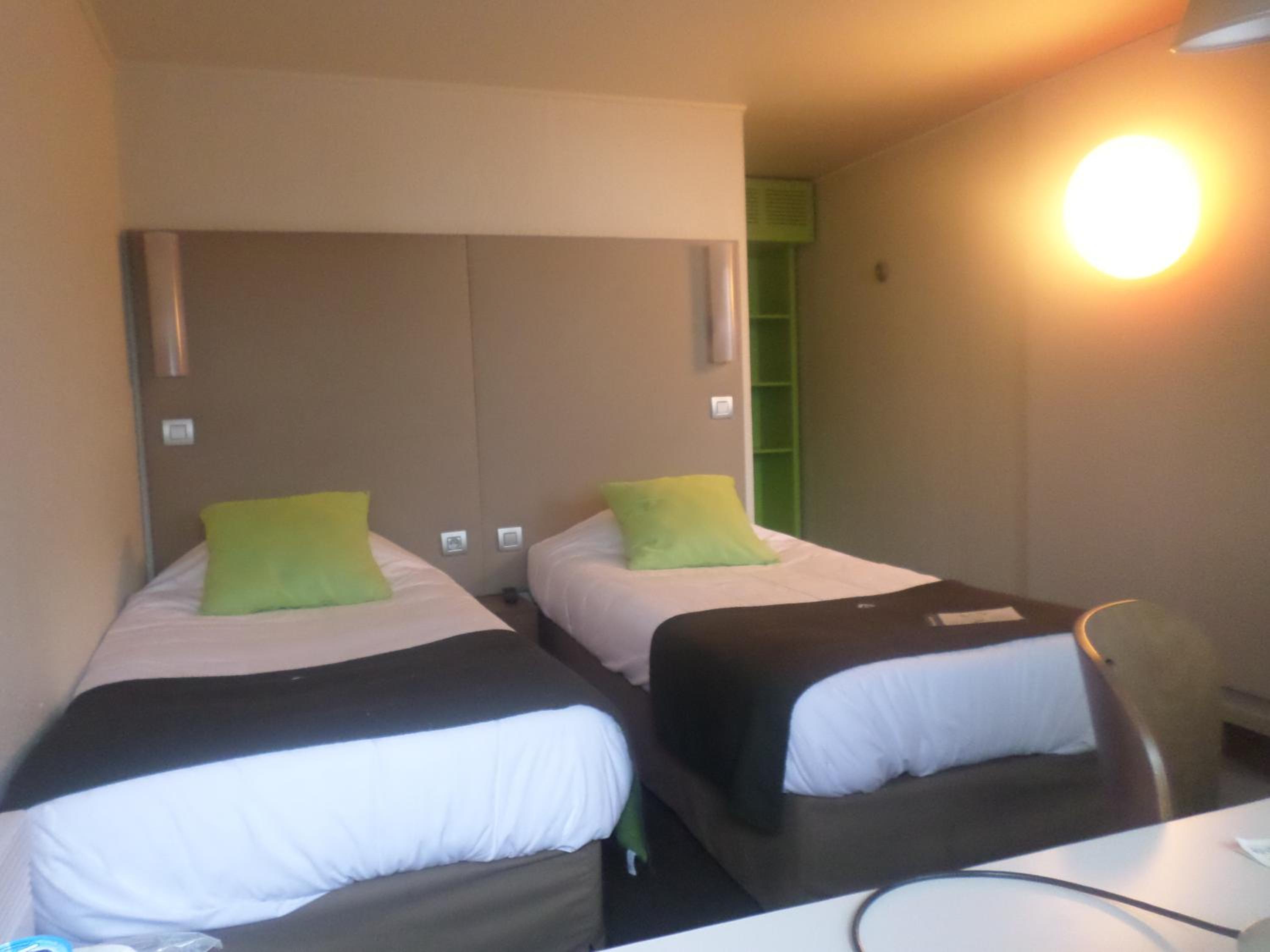 Standard Twin Room - Photo 3