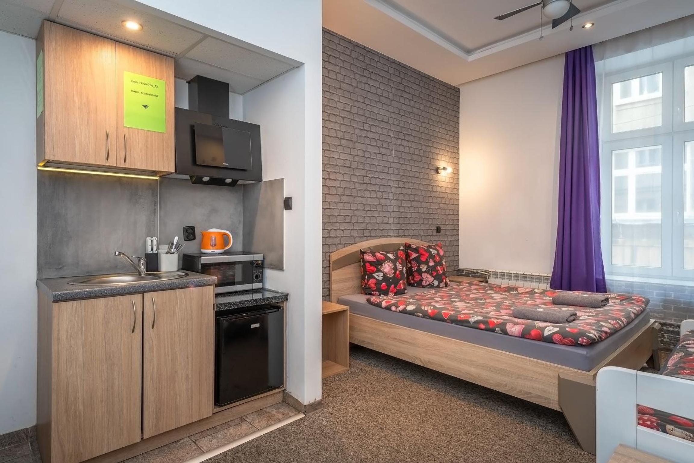 Comfort Triple Room with Shower - Photo 20