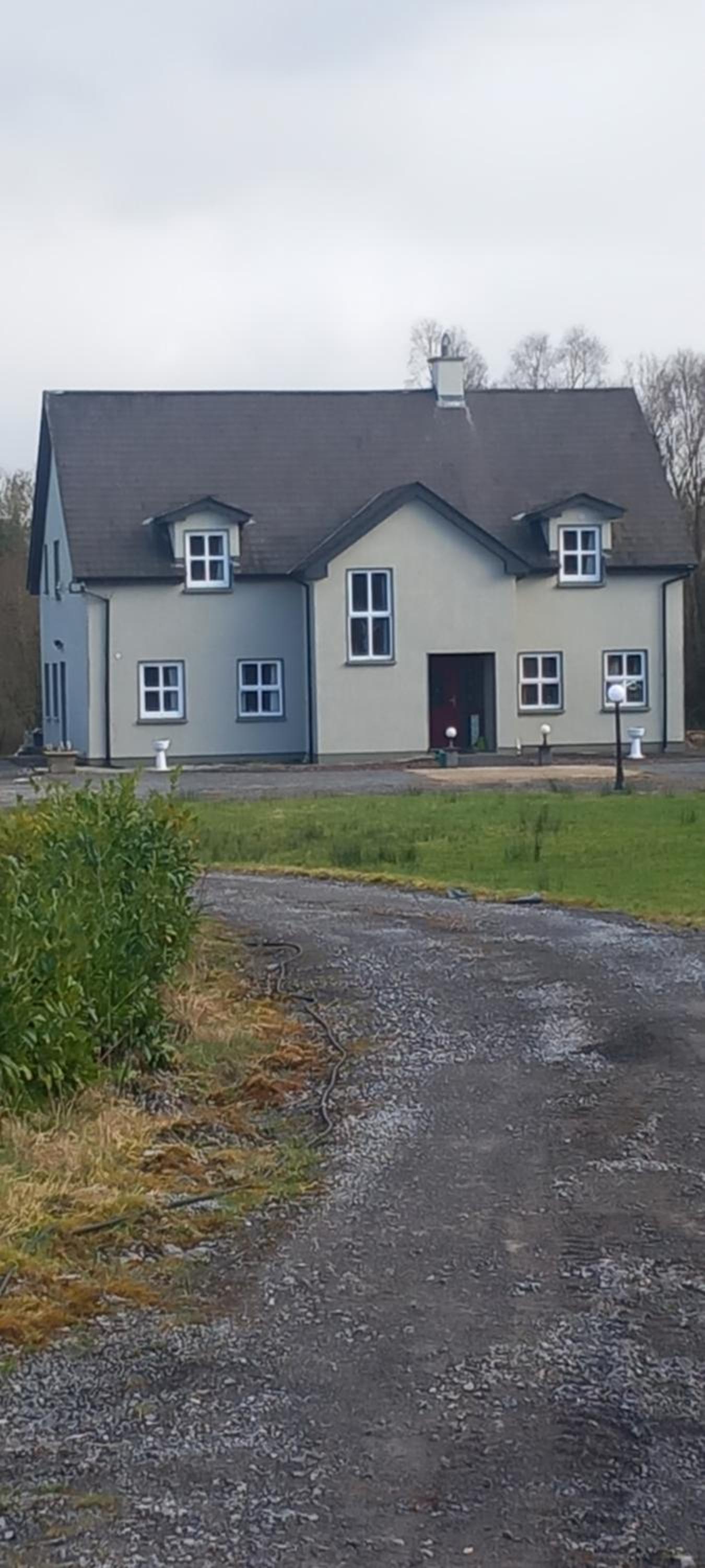 Five-Bedroom House photo 3