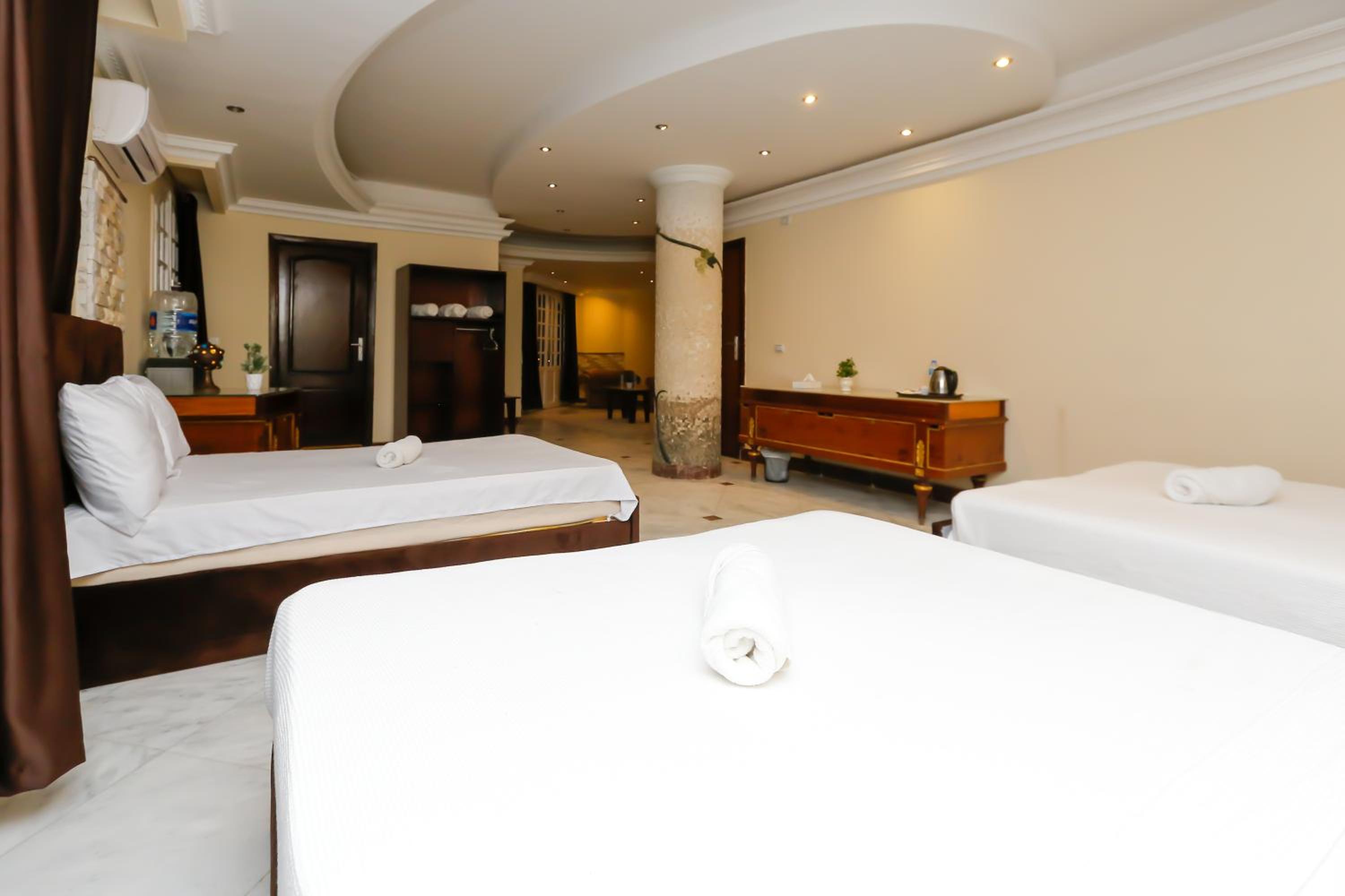 Deluxe King Suite