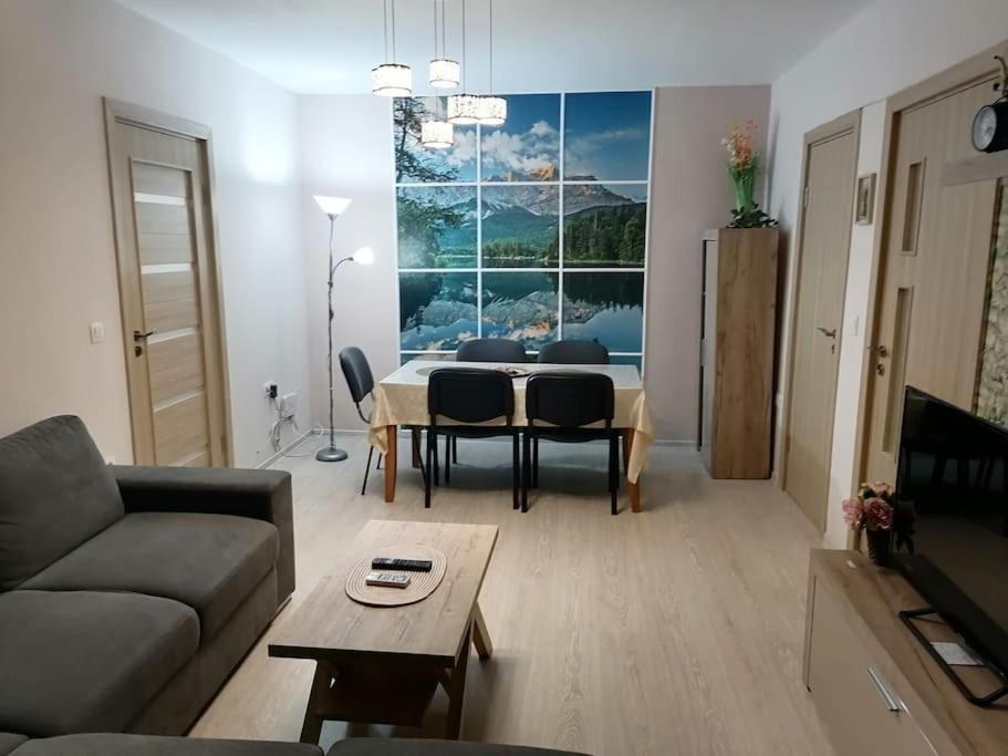 One-Bedroom Apartment photo 1