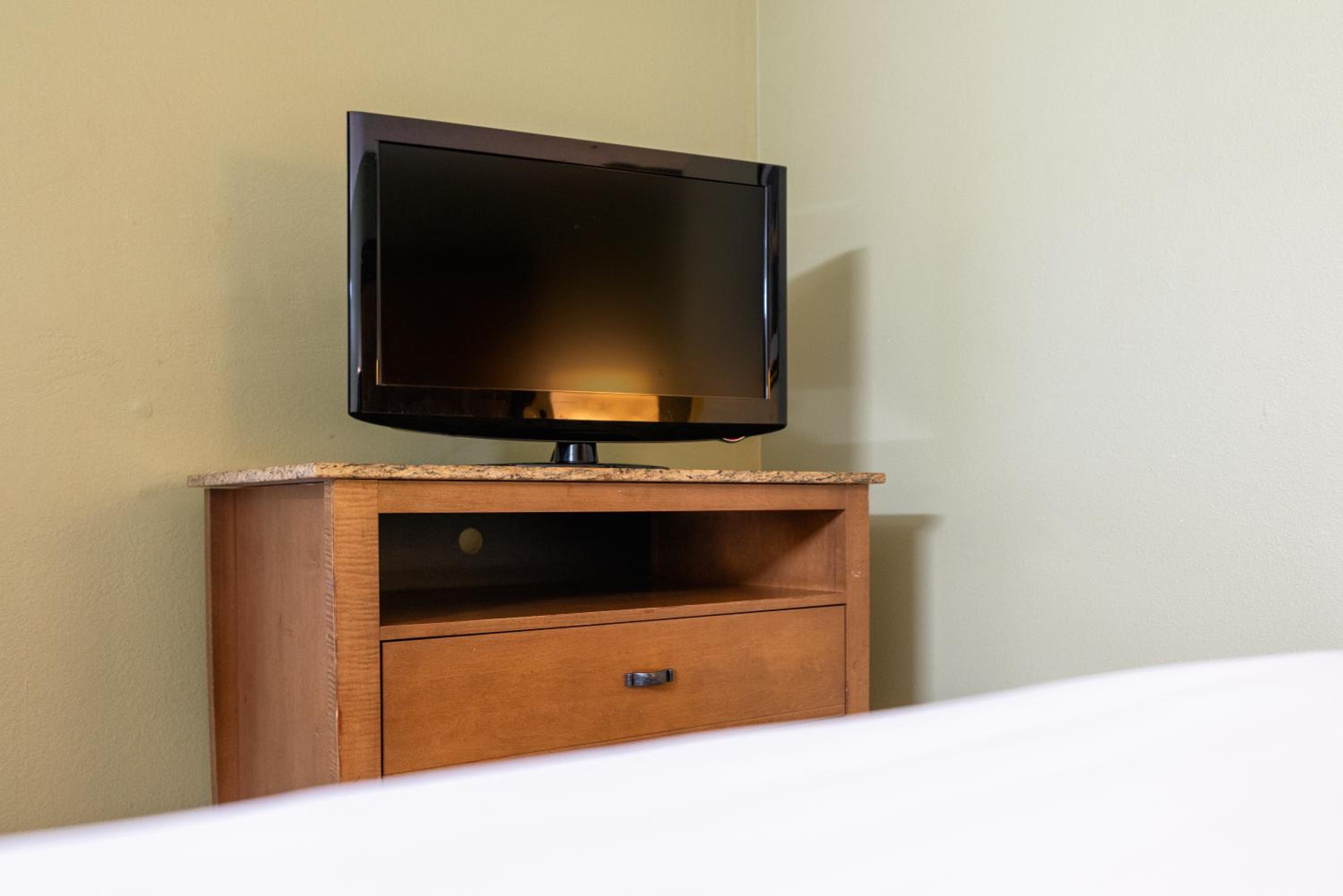 Two Bedroom Suite, 2 Queen Beds with Sofa Bed, 2 Bathrooms, Non Smoking - Photo 1