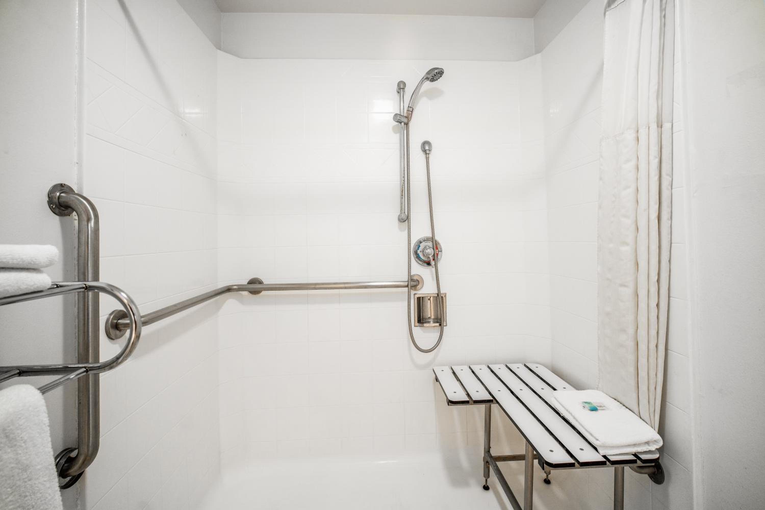 Standard Room, 2 Queen Beds, Accessible, Roll-In Shower, Non Smoking - Photo 2