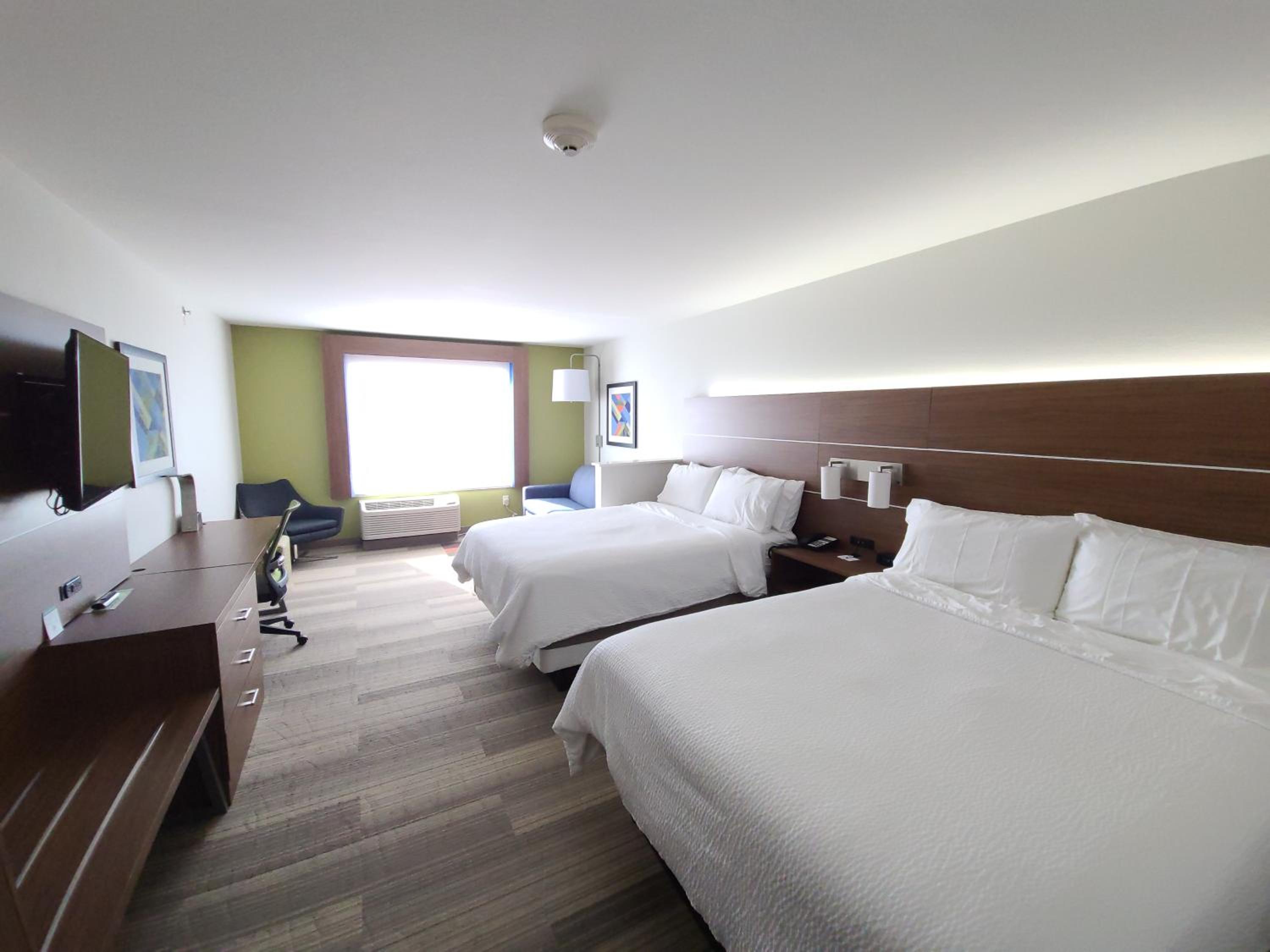 Queen Suite with Two Queen Beds and Additional Living Area