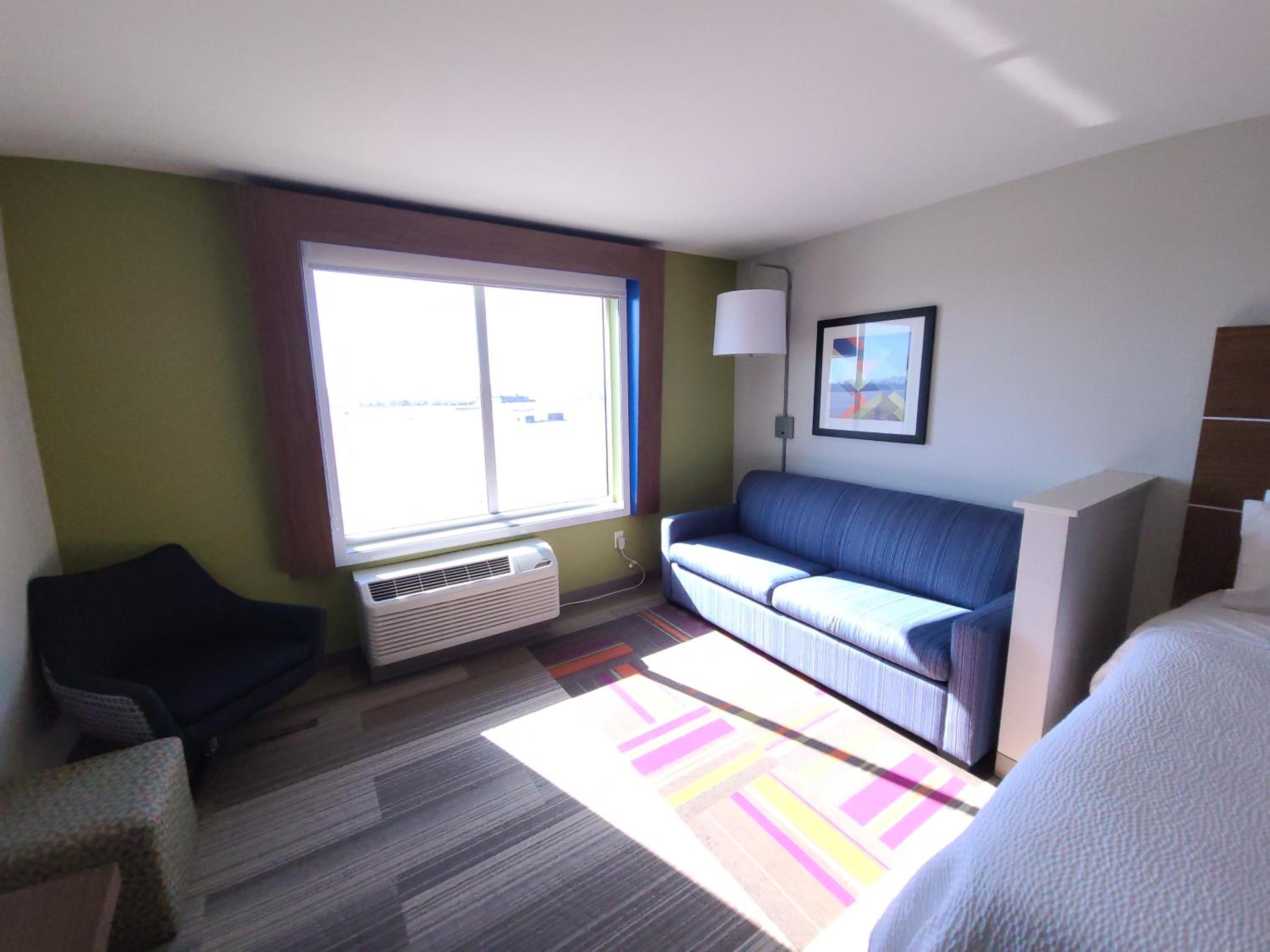 King Suite with Sofa Bed - Non-Smoking photo 1