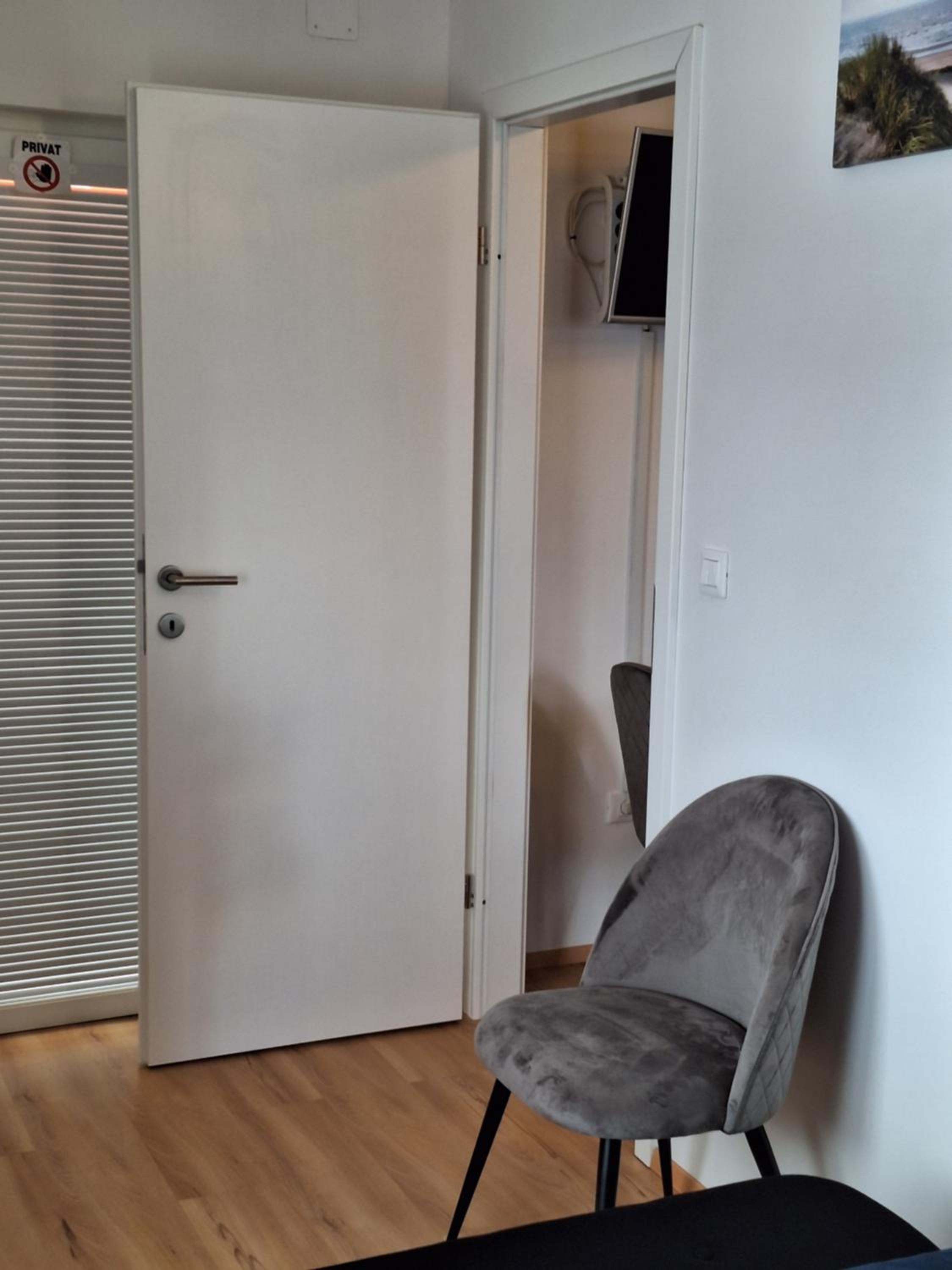 Studio Apartment - Photo 24
