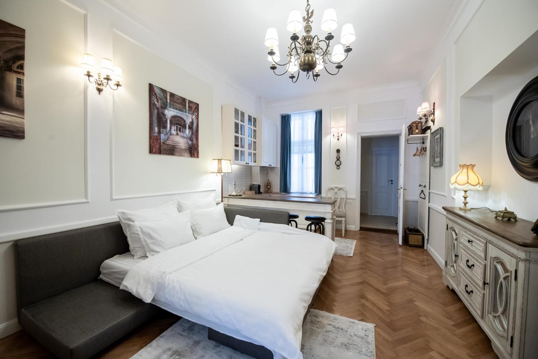 Apartment with Balcony - Photo 16