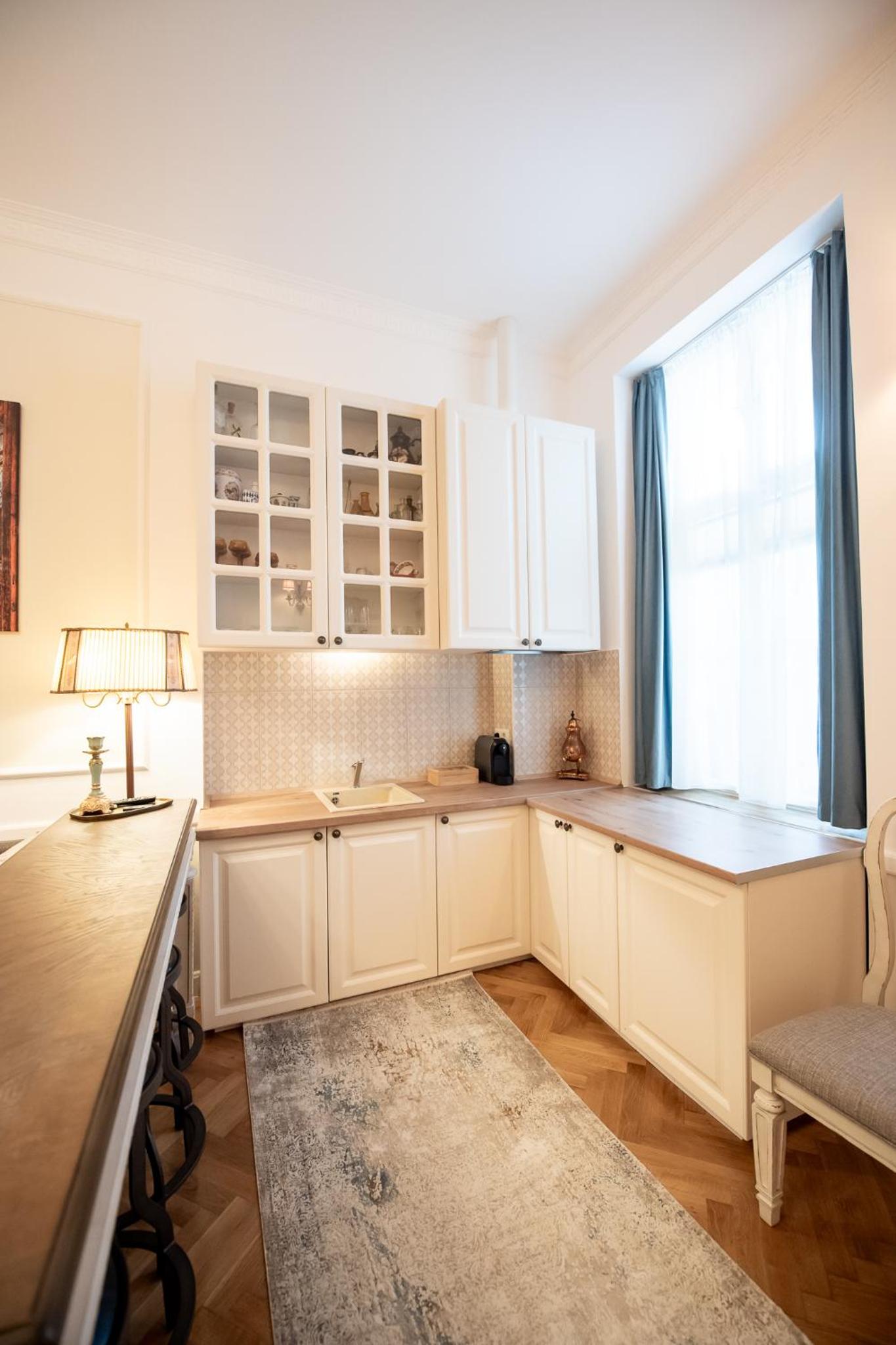 Apartment with Balcony - Photo 14