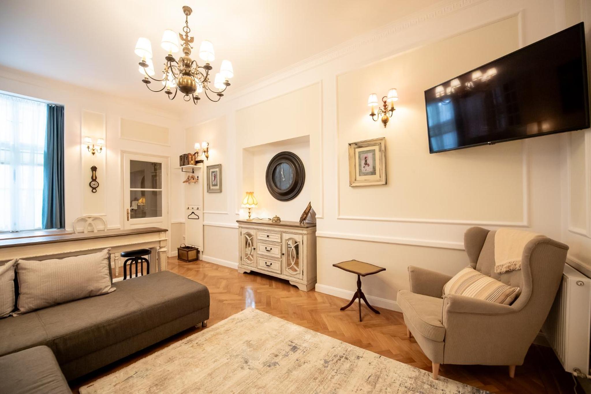 Apartment with Balcony - Photo 13