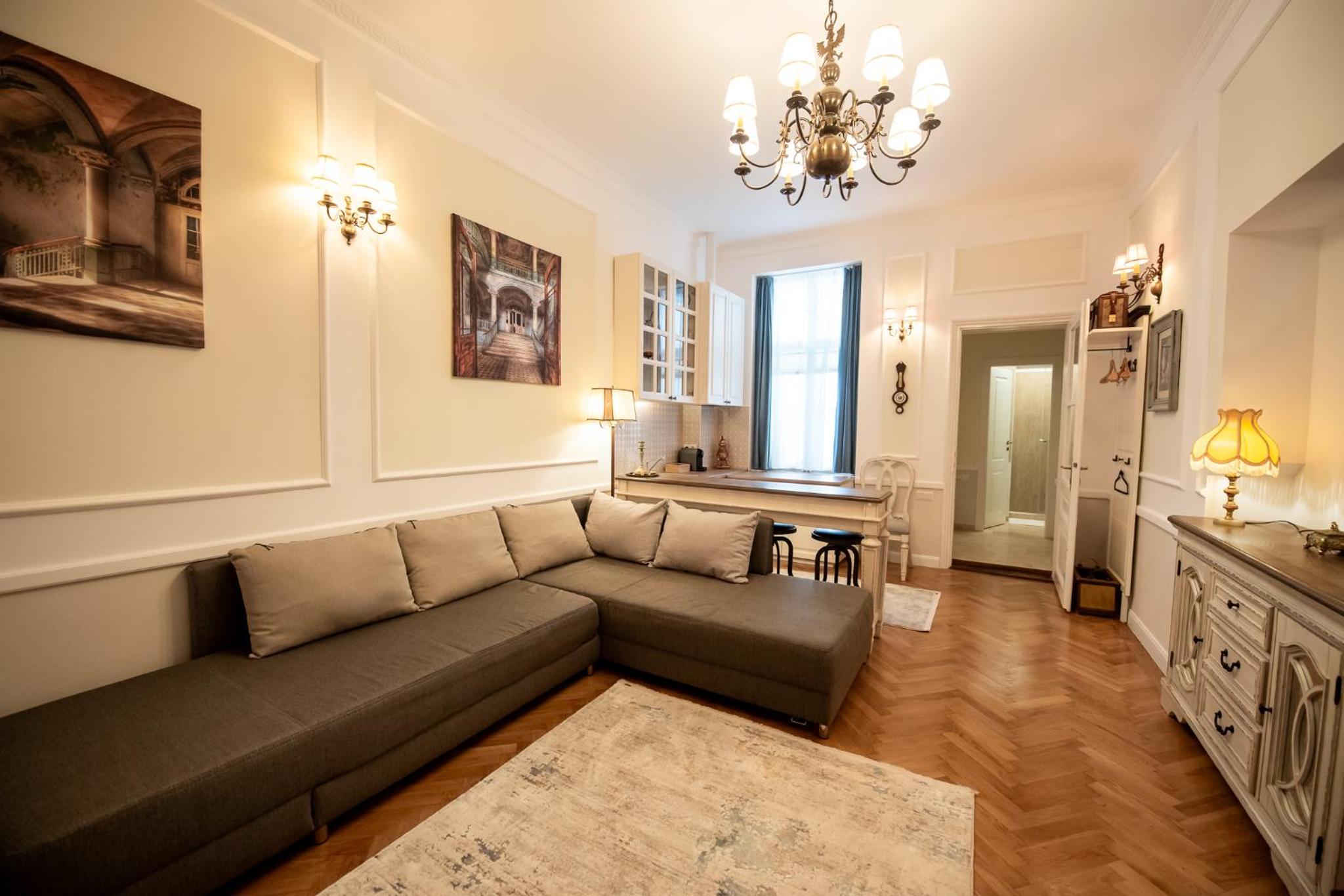 Apartment with Balcony - Photo 12