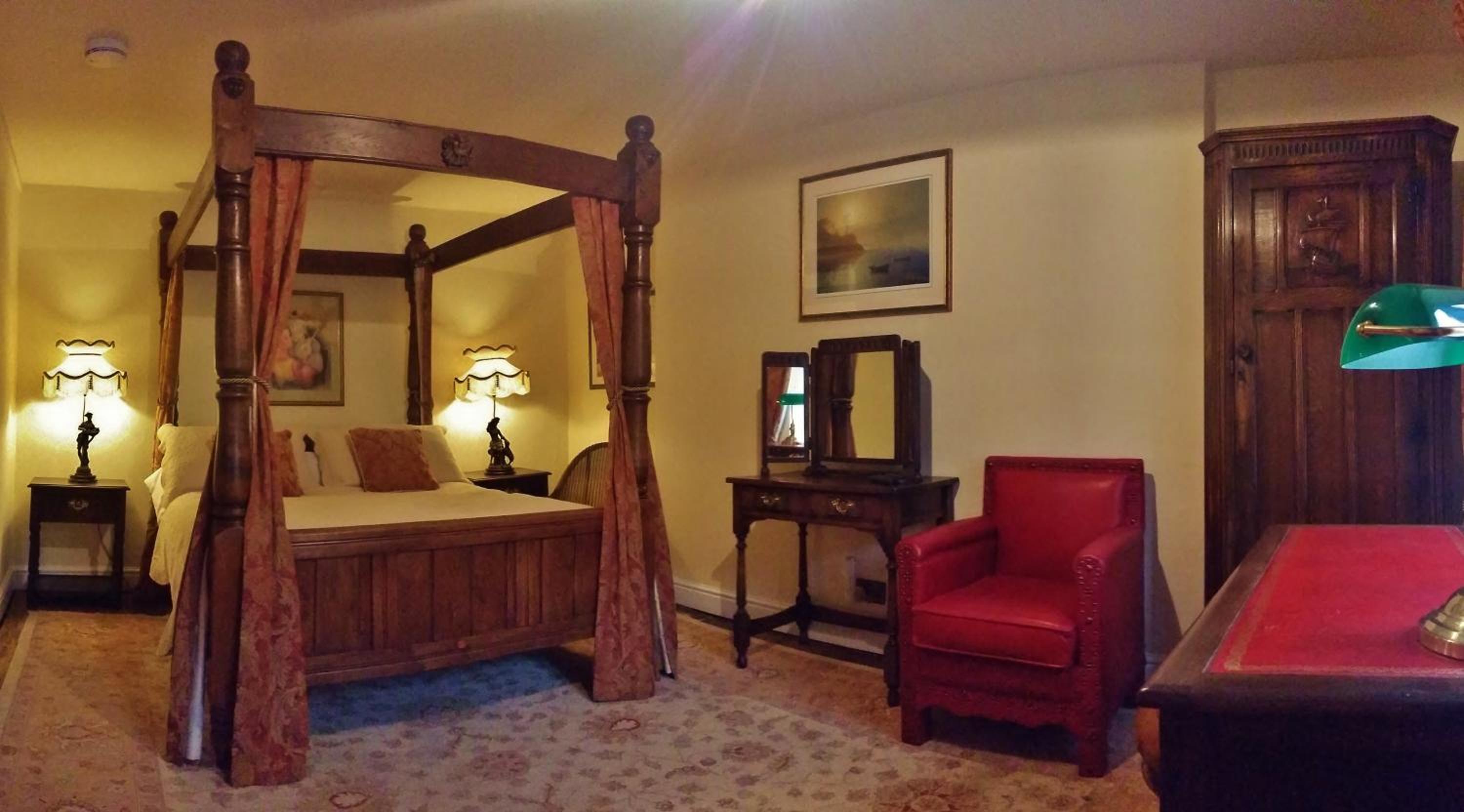 Superior King Room with Valley View
