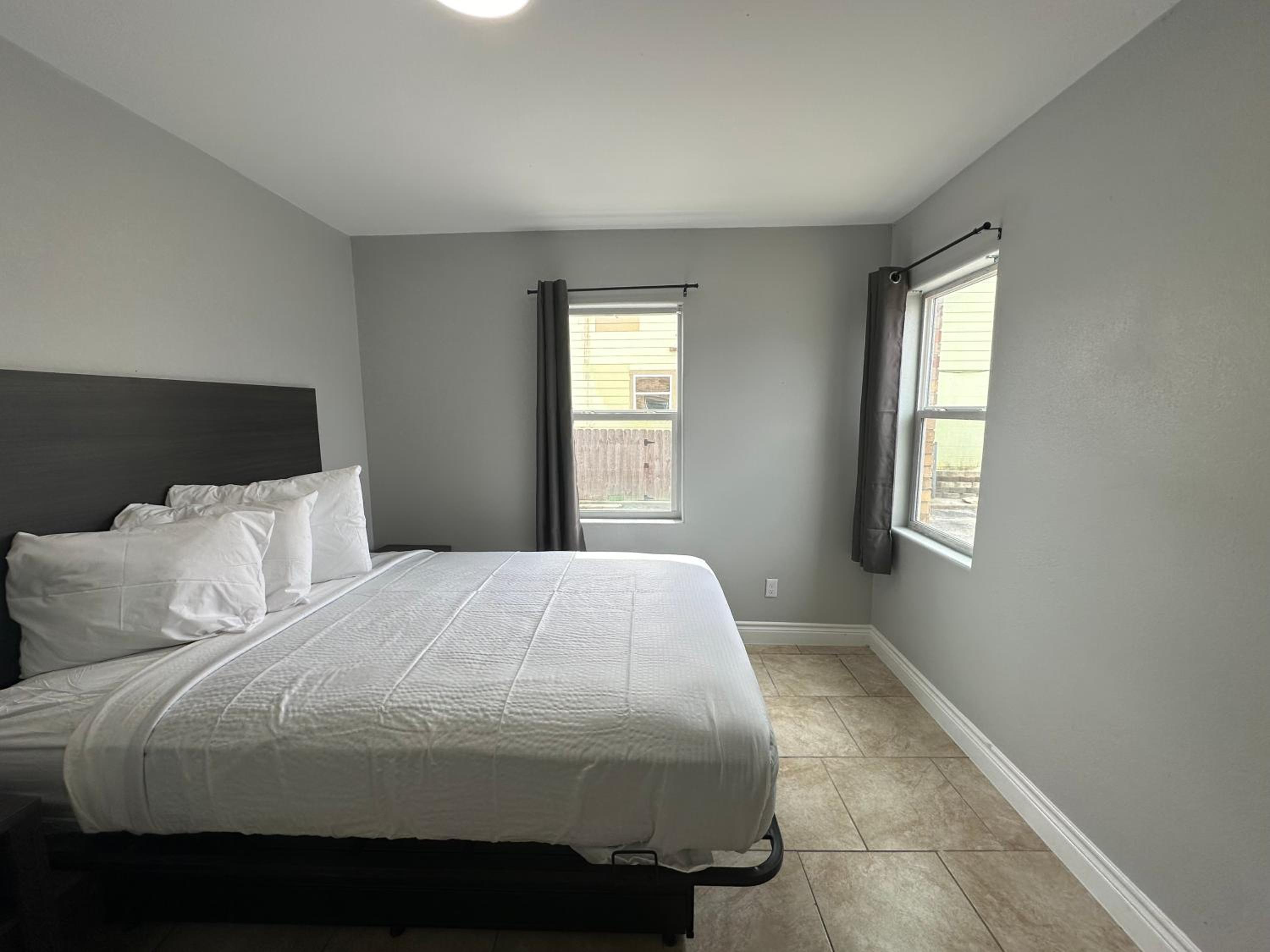 Two-Bedroom Apartment - Photo 4