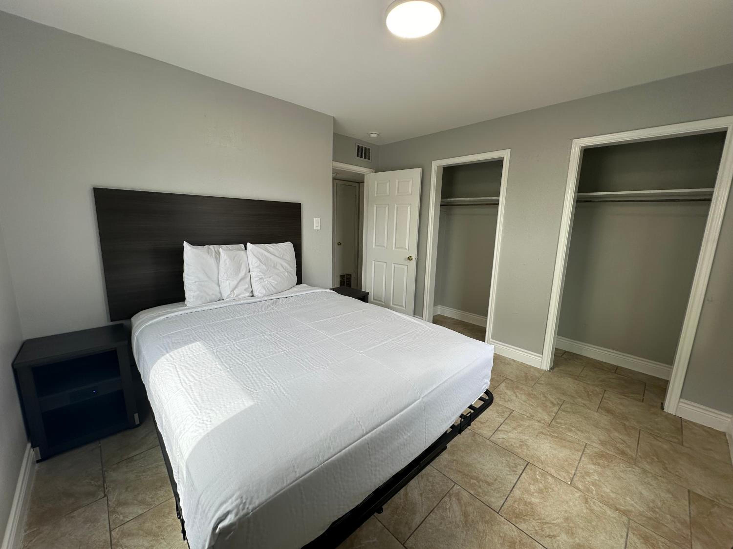 Two-Bedroom Apartment - Photo 6