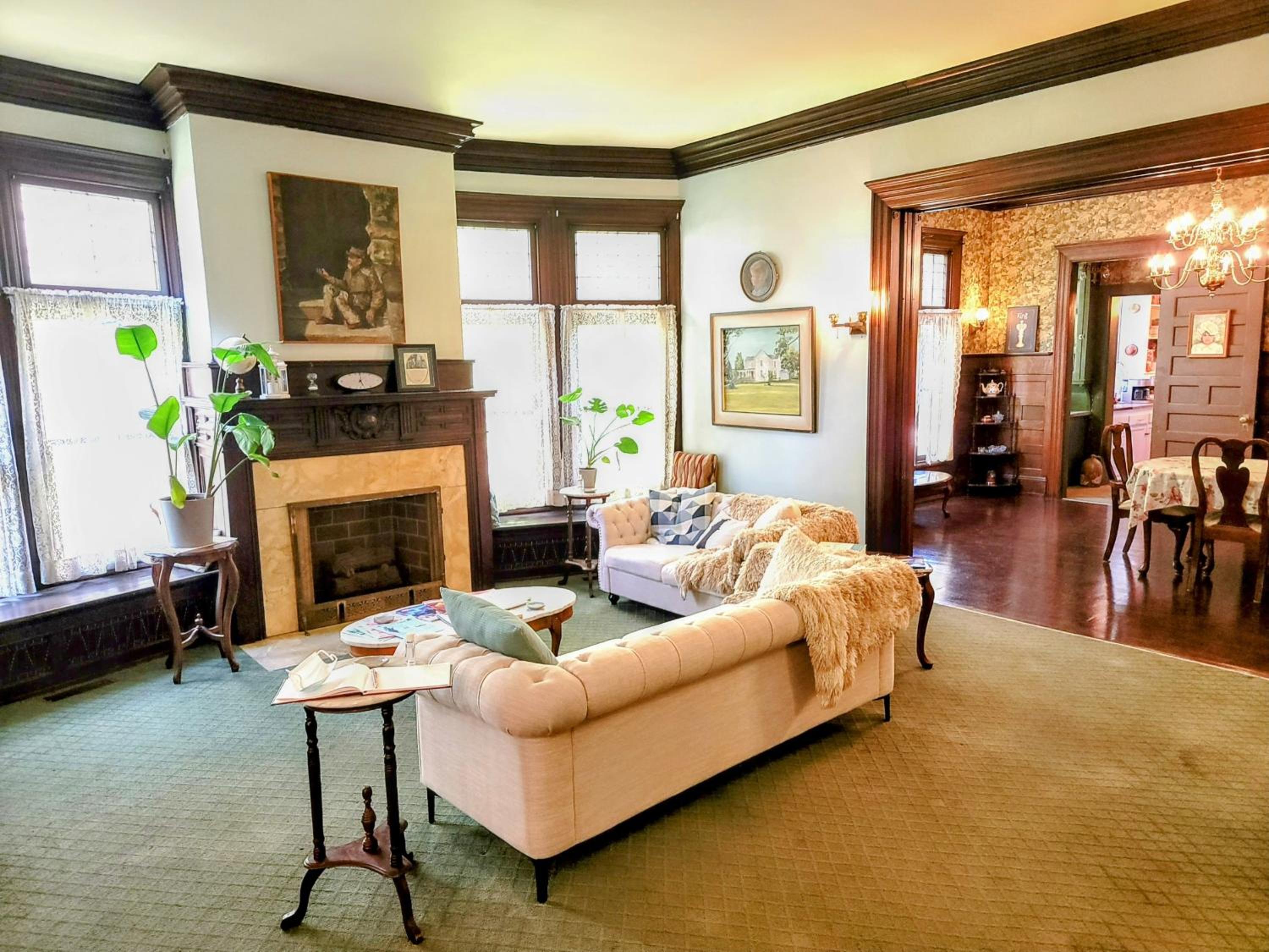 Deluxe Queen Room - Photo 14