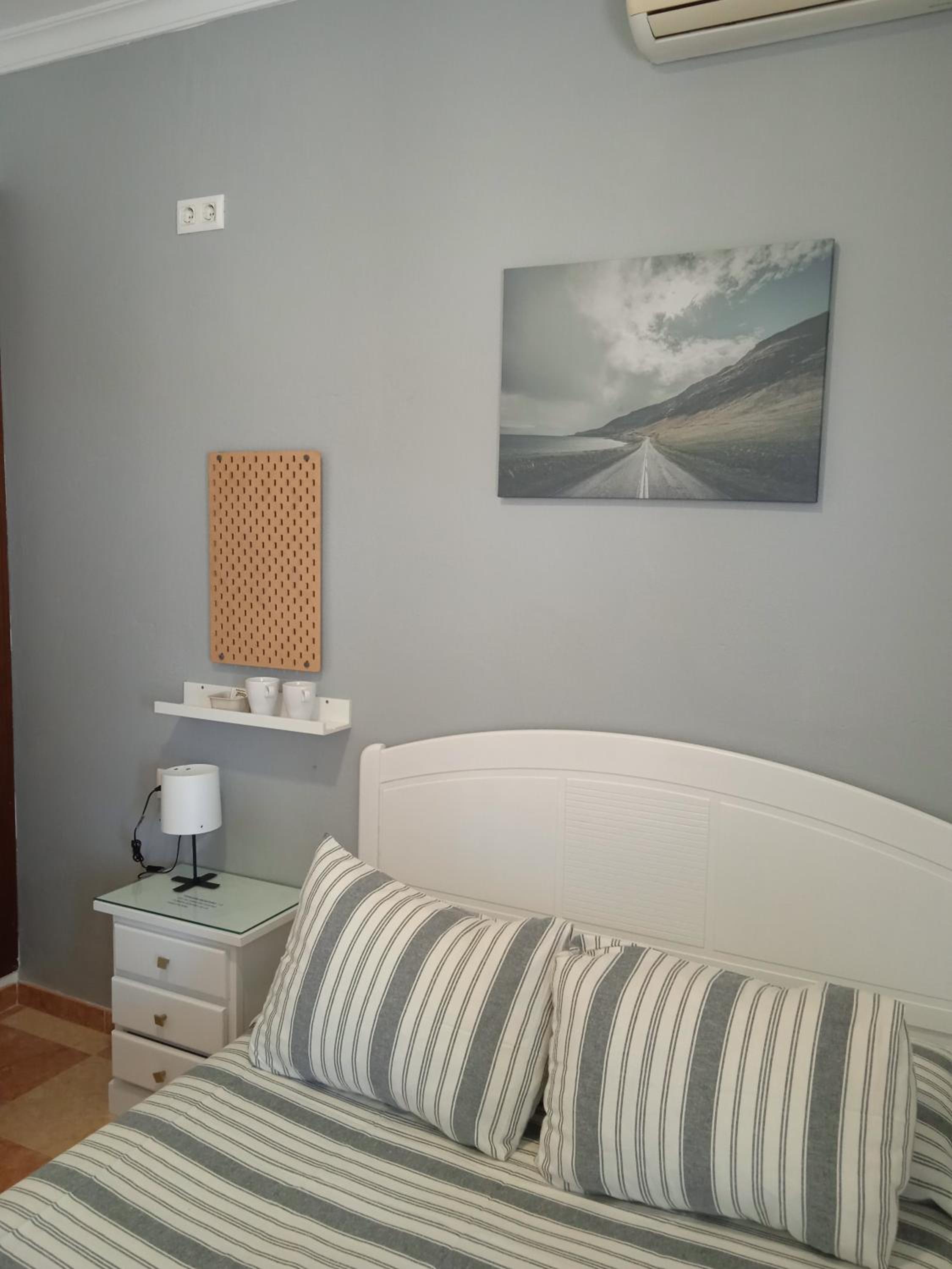 Large Single Room - Photo 7