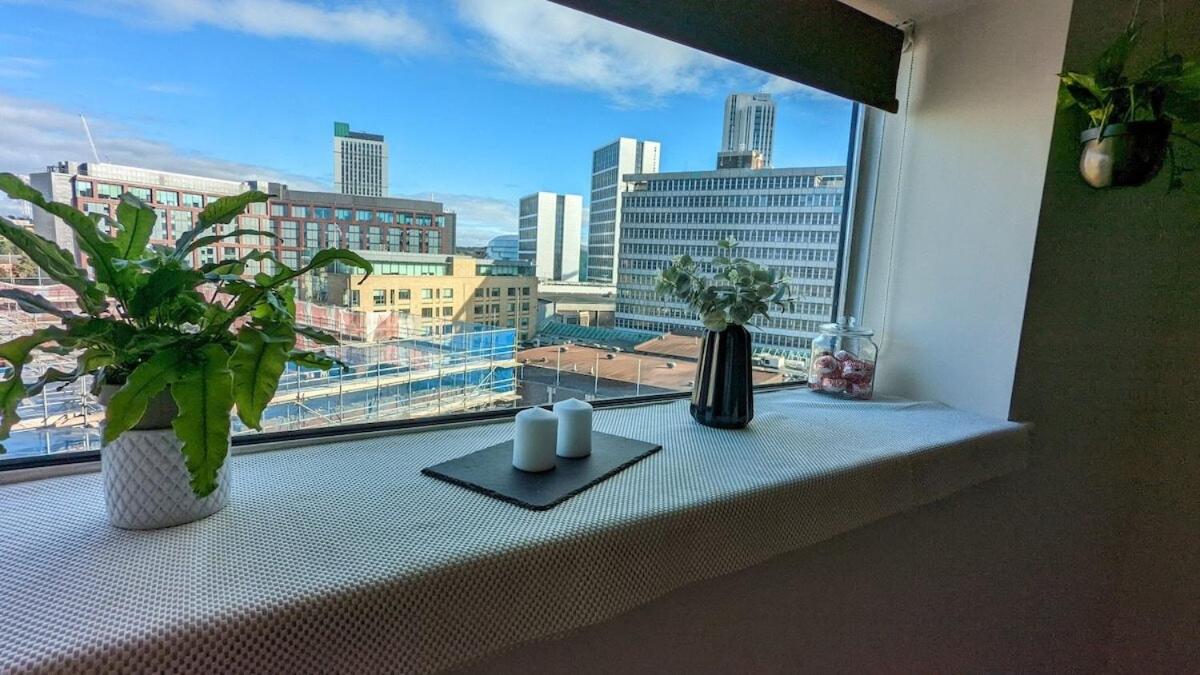 One-Bedroom Apartment with City View - Photo 8