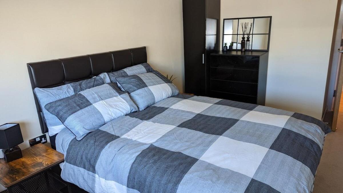 One-Bedroom Apartment with City View - Photo 7