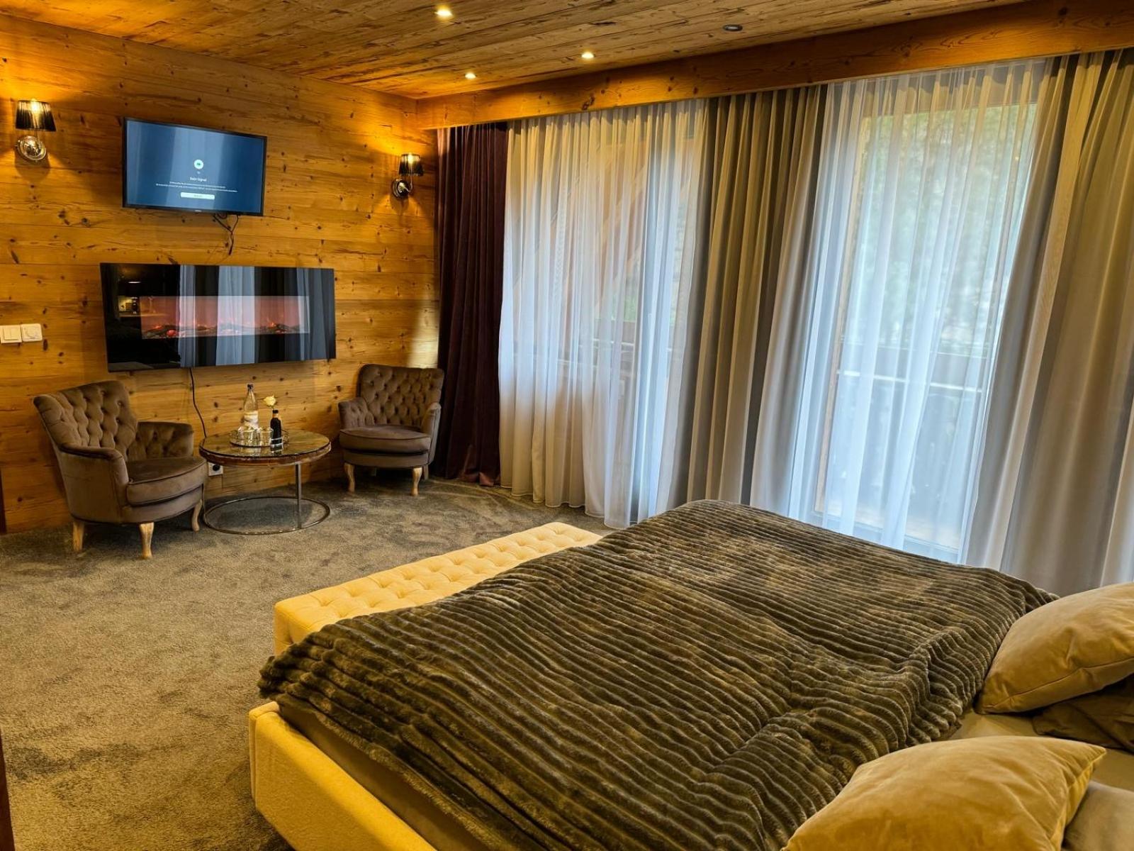 Deluxe Junior Suite