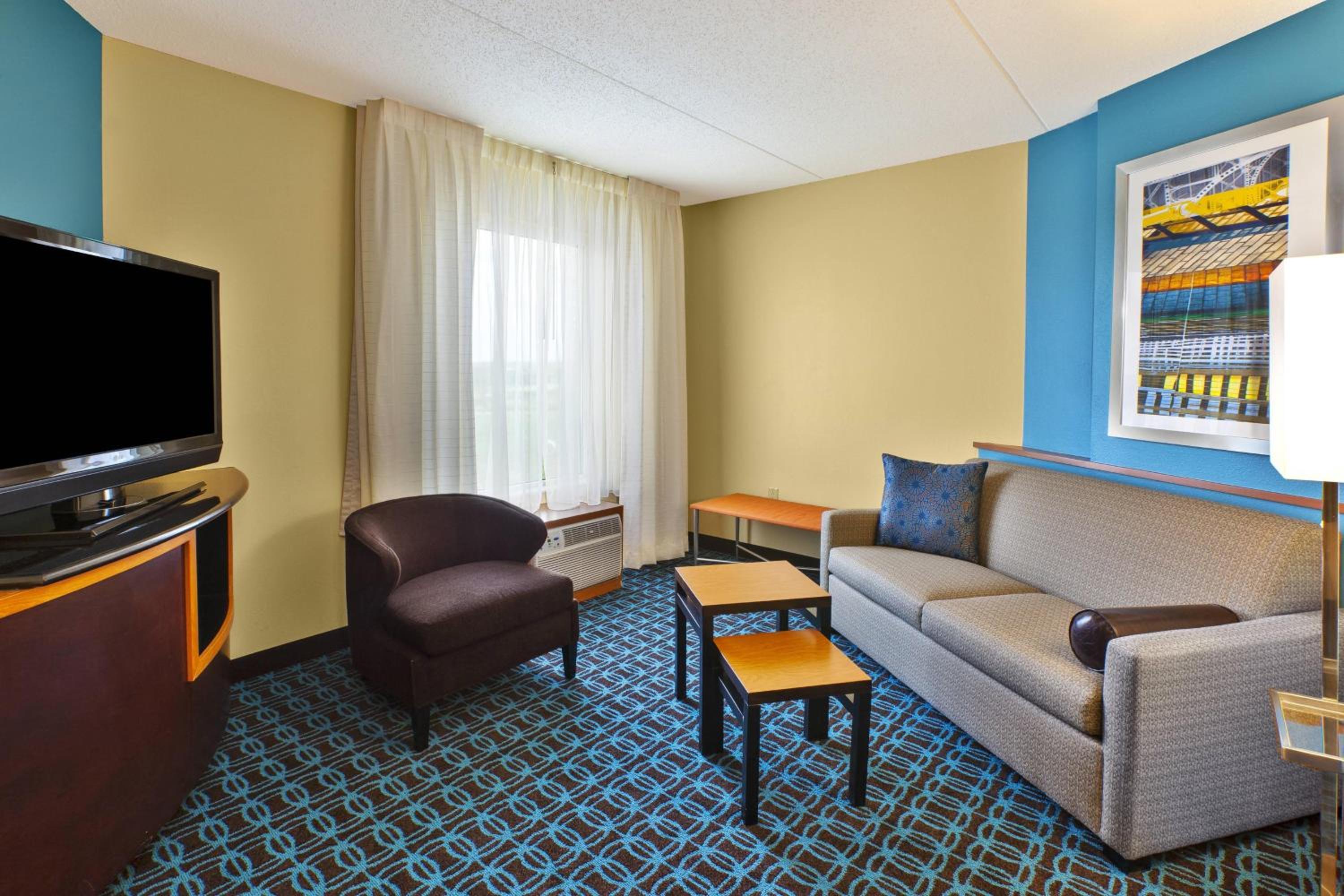  One-Bedroom King Suite with Sofa Bed - Photo 1