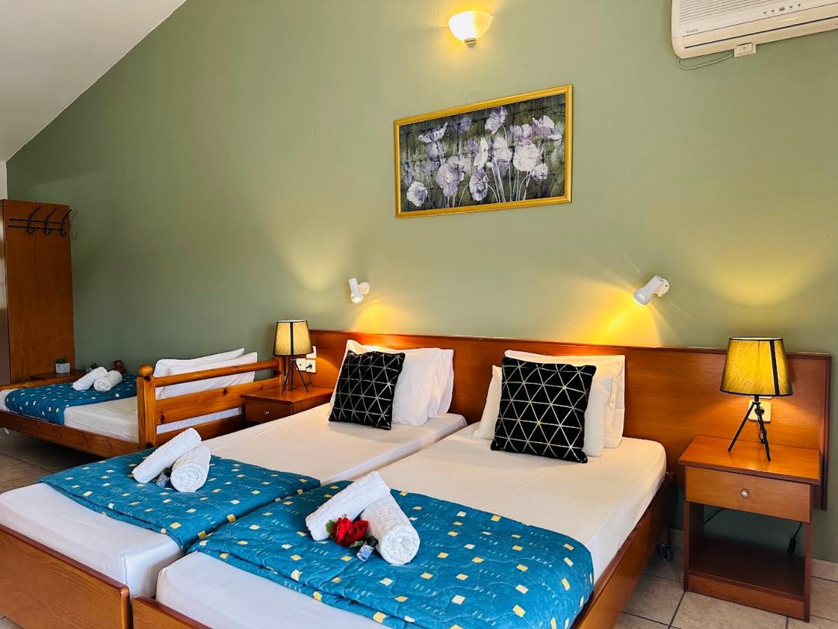 Deluxe Double or Twin Room with Pool View photo 3