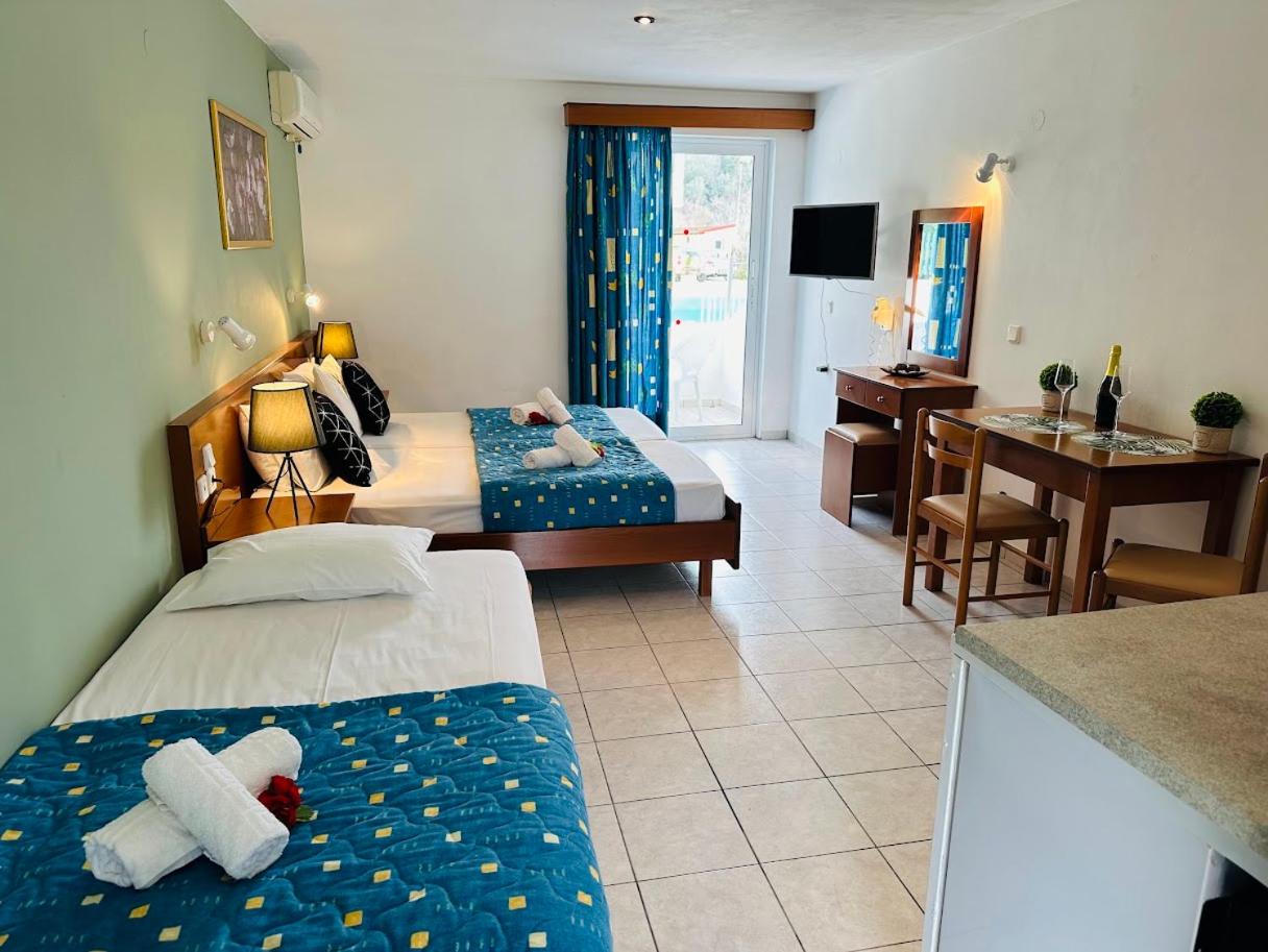 Deluxe Double or Twin Room with Pool View photo 1