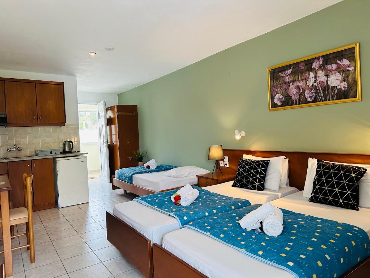 Deluxe Double or Twin Room with Pool View photo 2