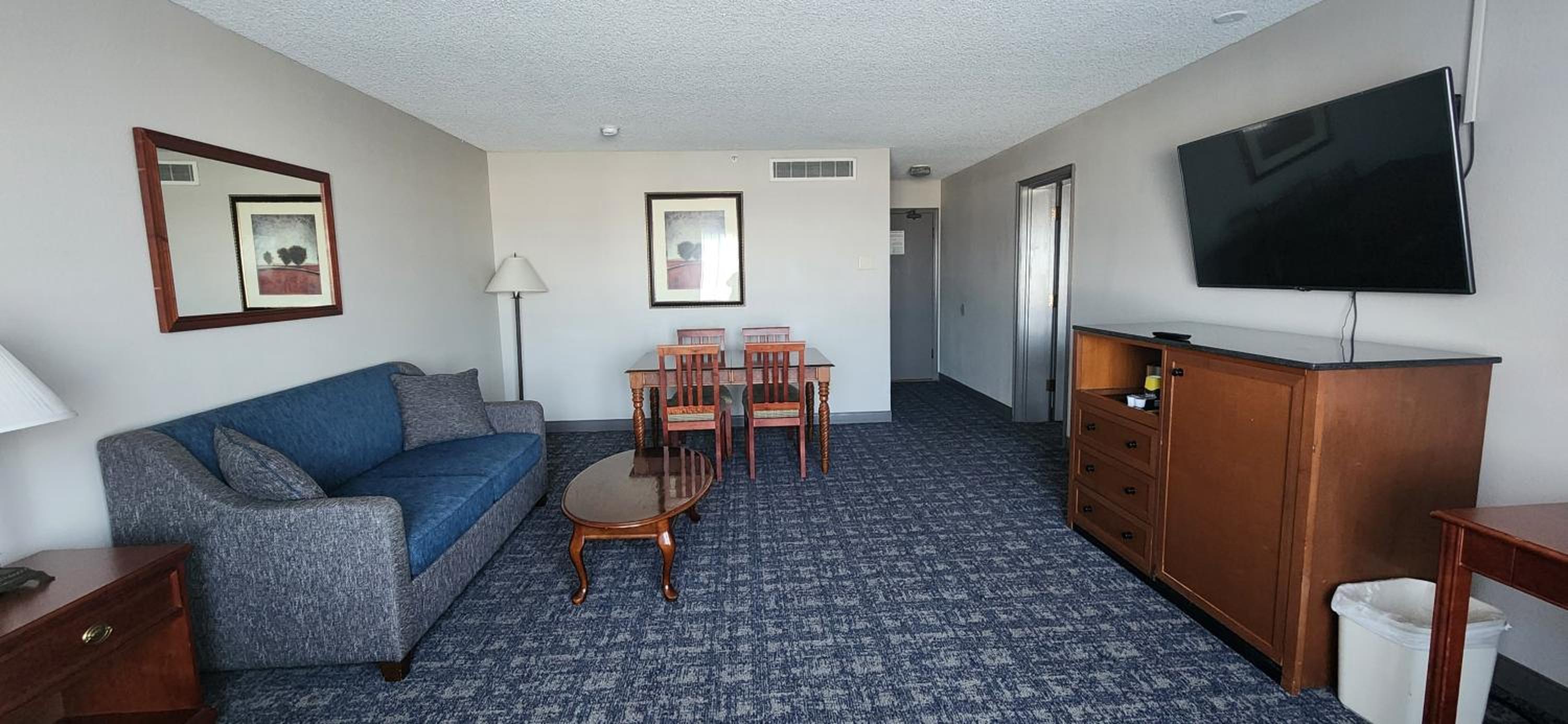 Executive Suite - Photo 5