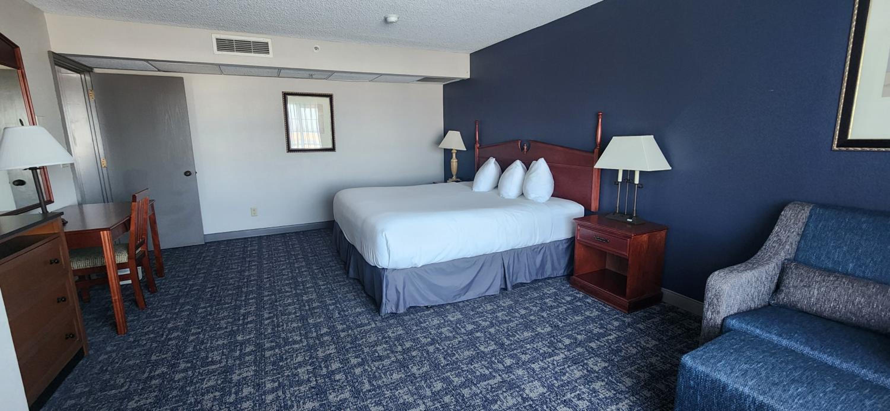 Executive Suite - Photo 1
