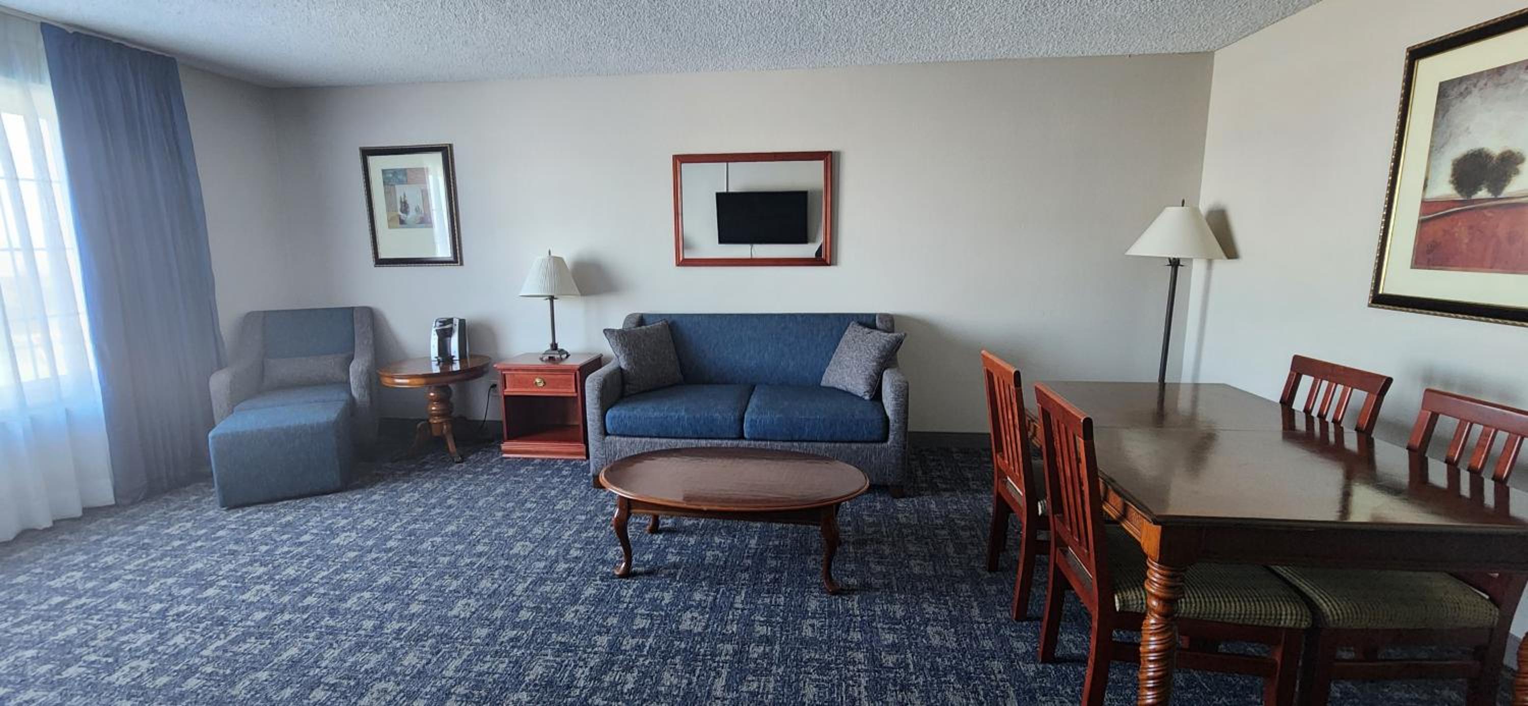 Executive Suite - Photo 4
