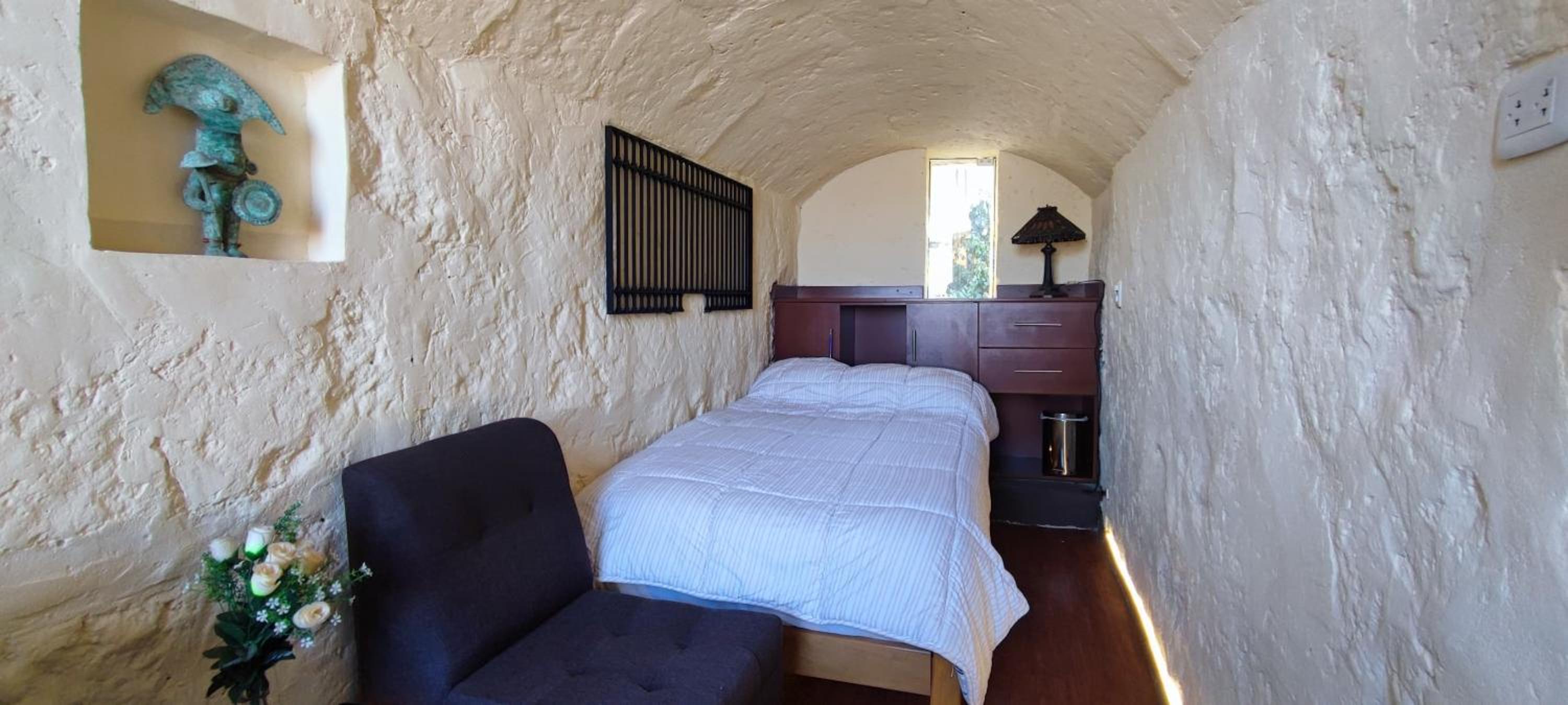 Standard Single Room with Shared Bathroom photo 3