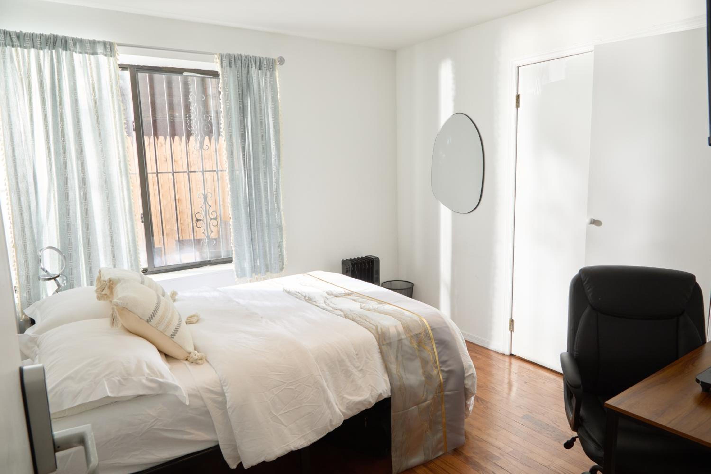 Double Room with Shared Bathroom photo 3