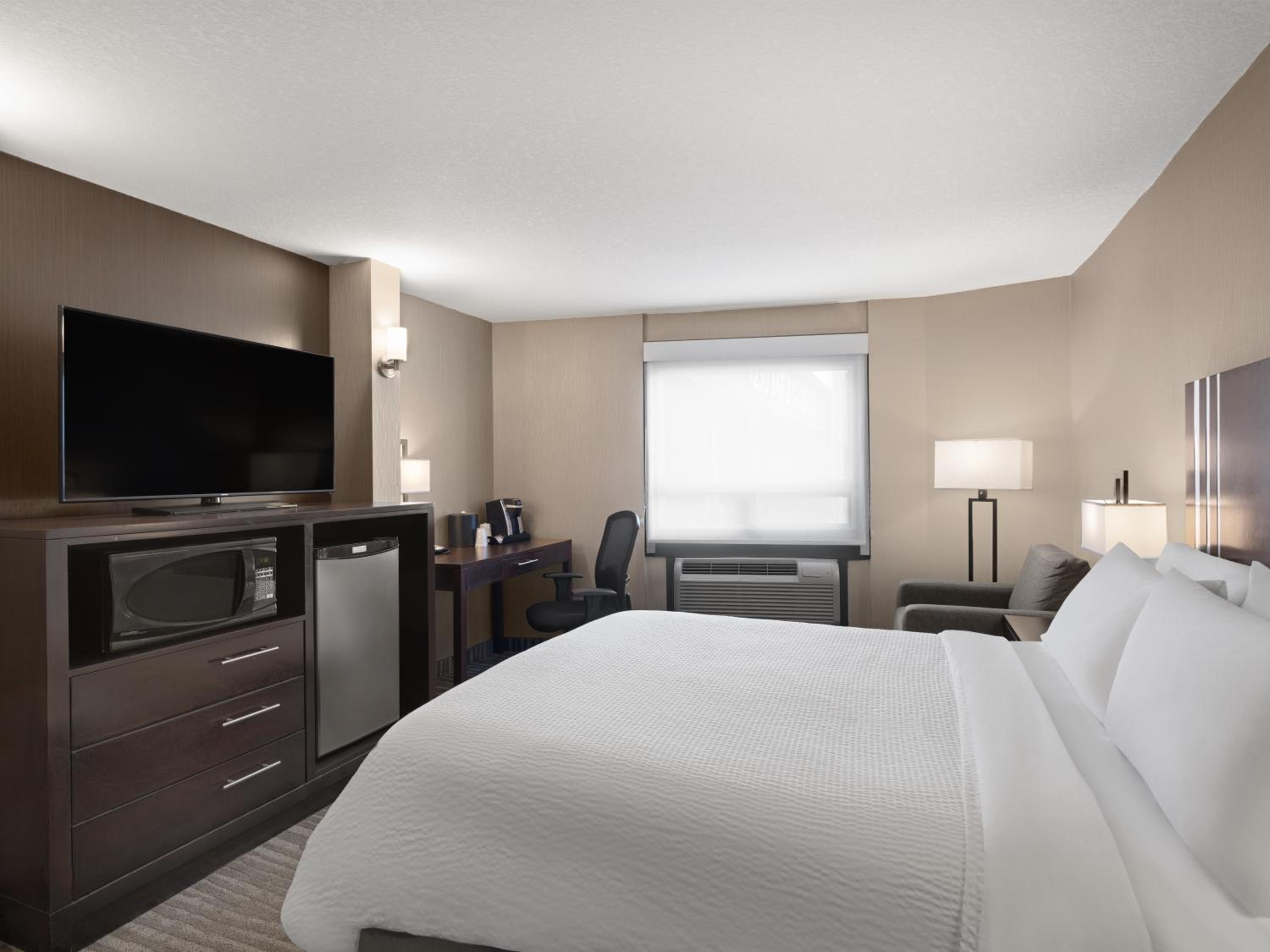 Standard Queen Room with Accessible Tub photo 1