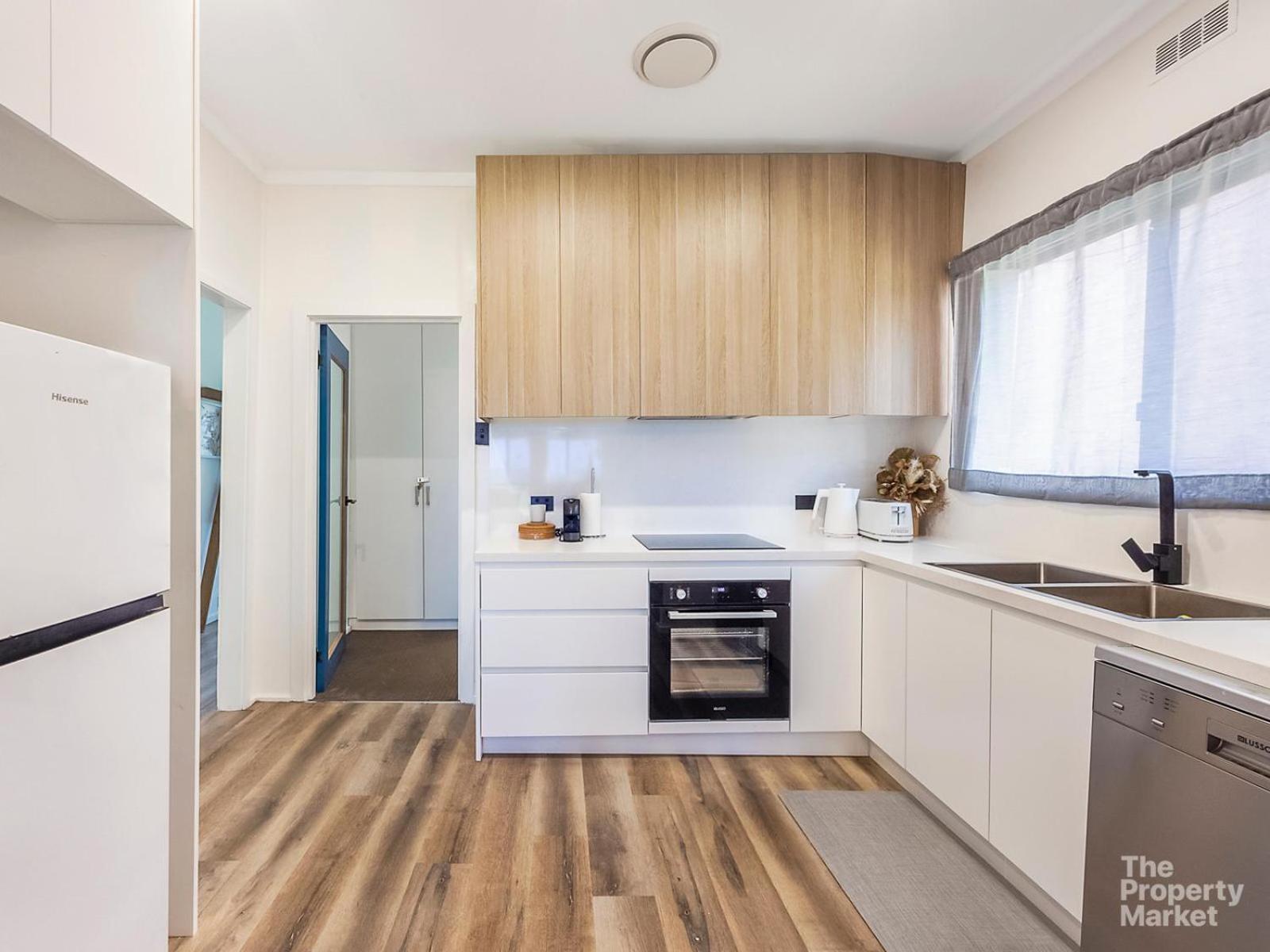Four-Bedroom House photo 2